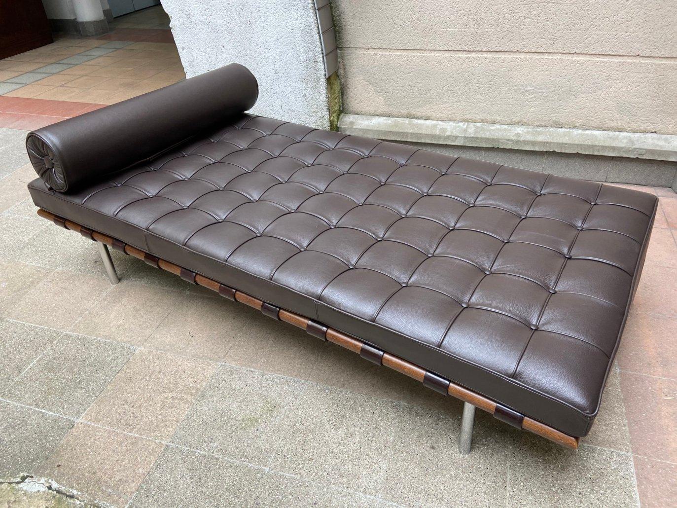 Mies van der Rohe - Barcelona daybed dark brown
Knoll edition,
circa 2017
Brown leather and ashwood
Dimensions: Height 65 cm, large 98, long 196 cm
In a perfect state
With certificate.