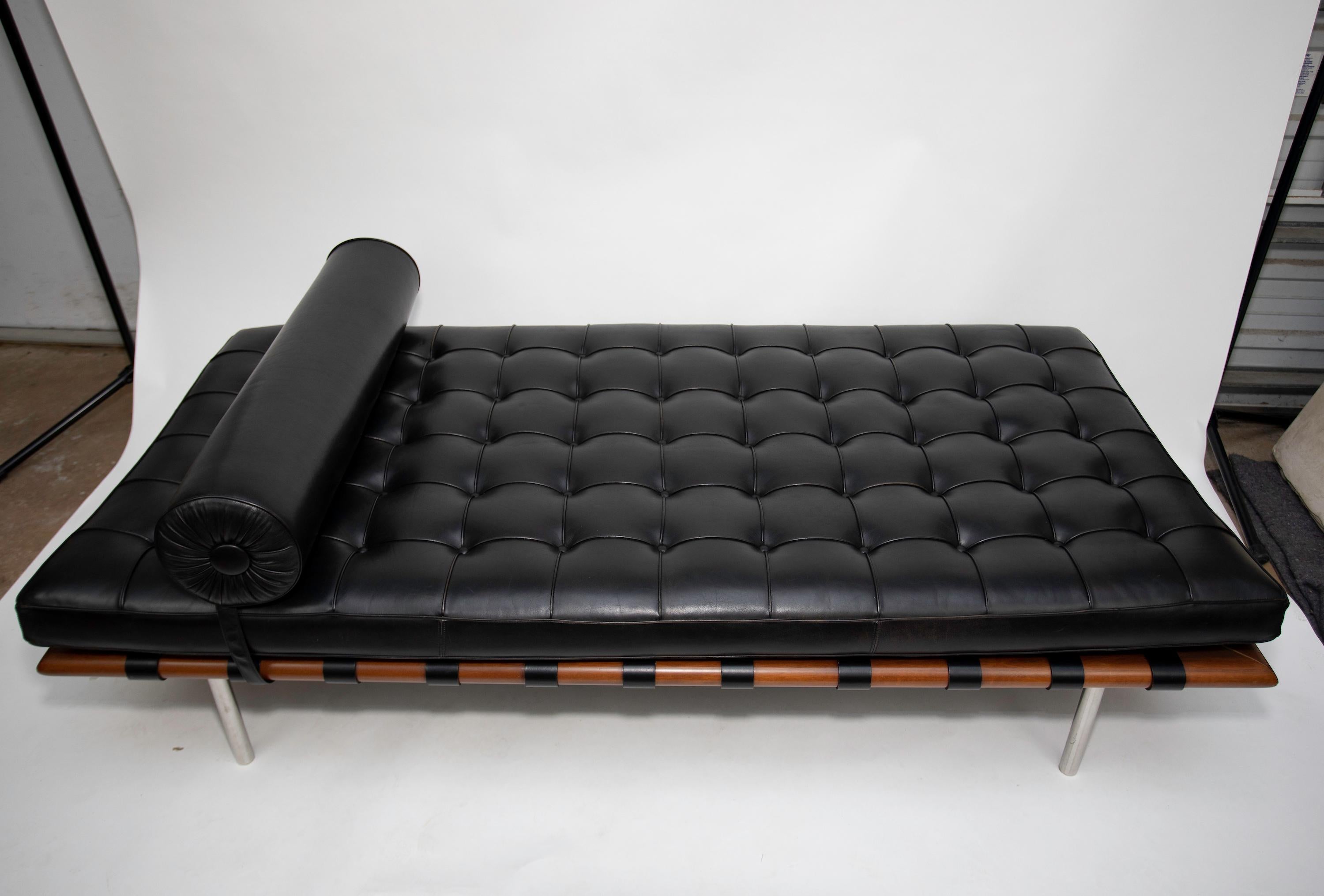 Mies van der Rohe Barcelona Daybed Knoll 2