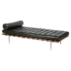 Mies van der Rohe Barcelona Daybed Knoll