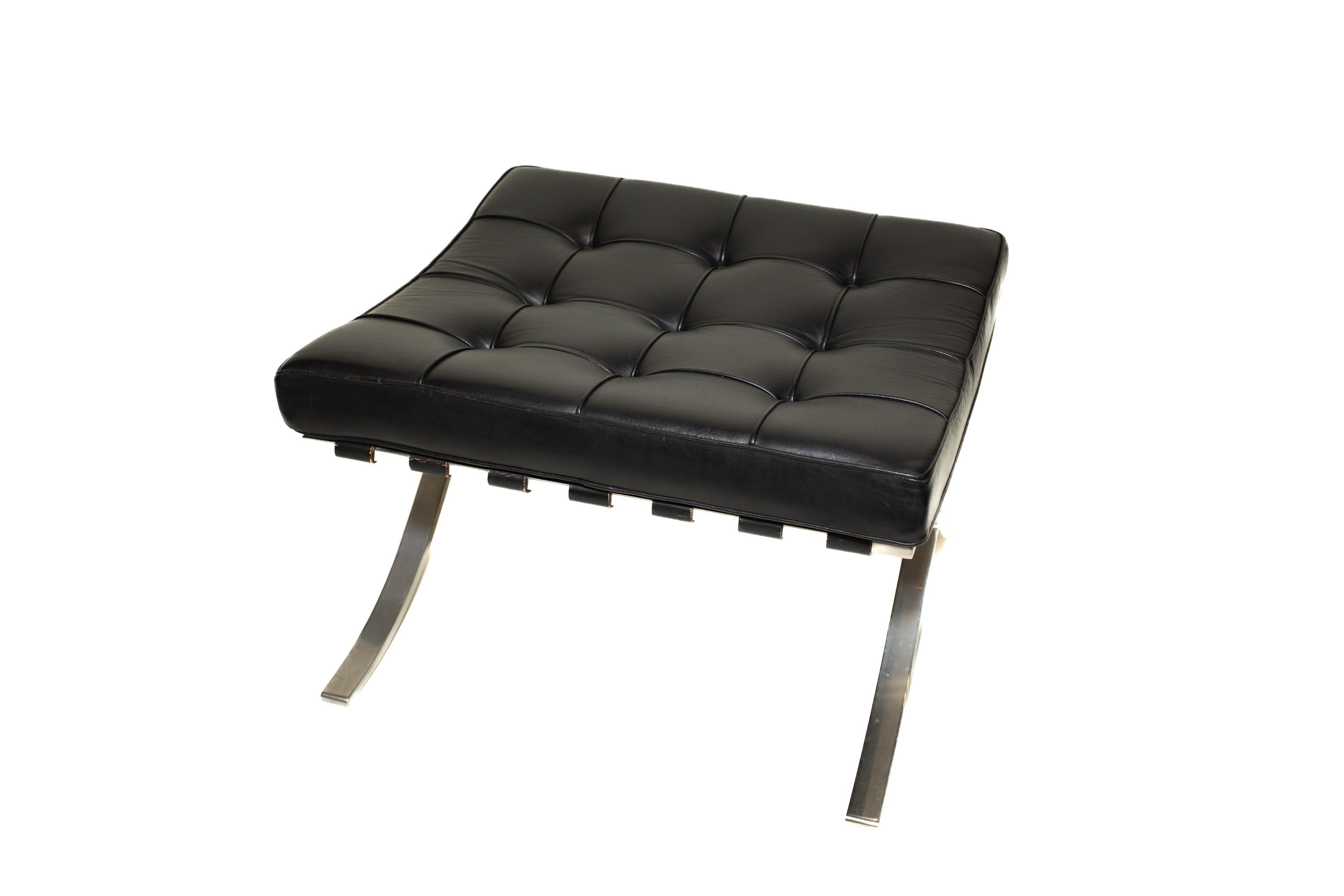 A Knoll Barcelona ottoman
Polished stainless steel
Original clean black leather
Early Park Ave Label.