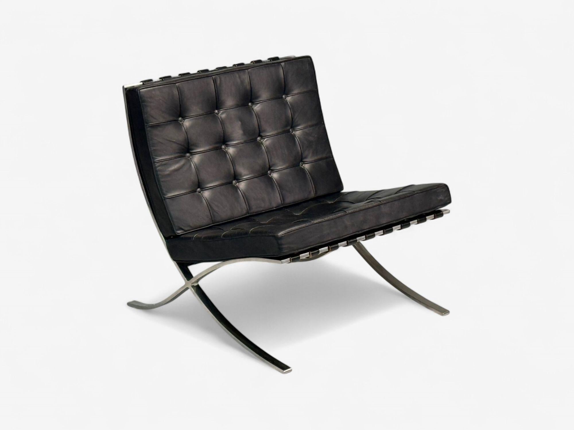 Mies van der Rohe, Knoll, Mid-Century Modern, Black Leather, Chrome, Early Barcelona Chairs, USA, 1960s

Pair of early example 'Barcelona' chairs by Mies van der Rohe for Knoll c. 1960s in remarkable original condition. Each chair maintains it's
