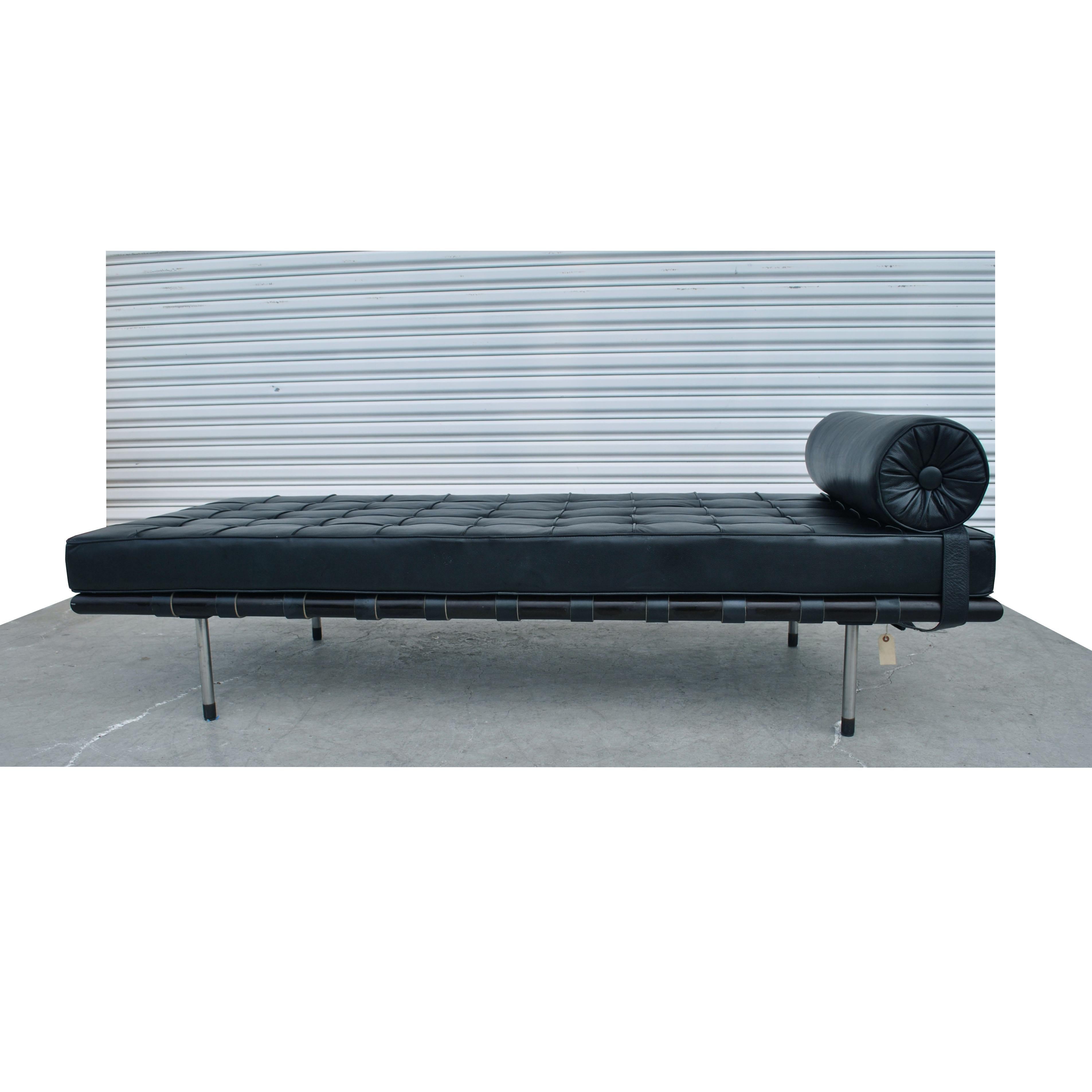 Artisan

Mies van der Rohe

Mies van der Rohe daybed 


Features: 
Walnut frame
Premium aniline dyed Italian black leather from brazil
Individually hand welted upholstery panel sections-botton tufted
Seat cushions are high resilient-high