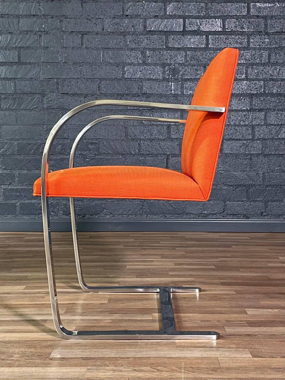 Mid-Century Modern Chaise en acier 