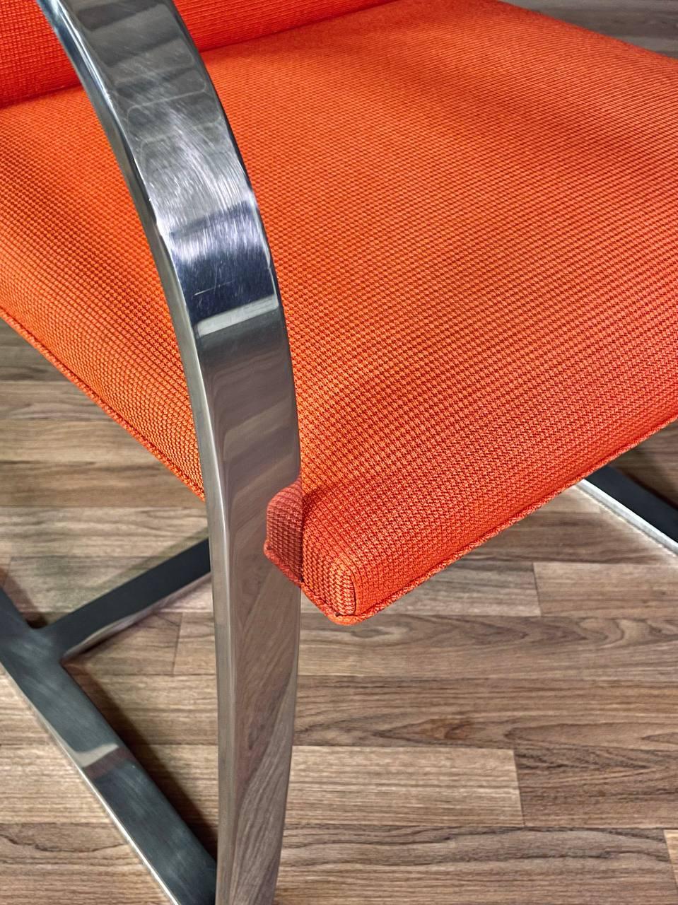 Chaise en acier 