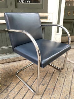 Fauteuil tubulaire Mies van der Rohe Brno par Knoll