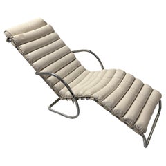 Mies van der Rohe Chaise Ludwig Model 242 for Knoll International