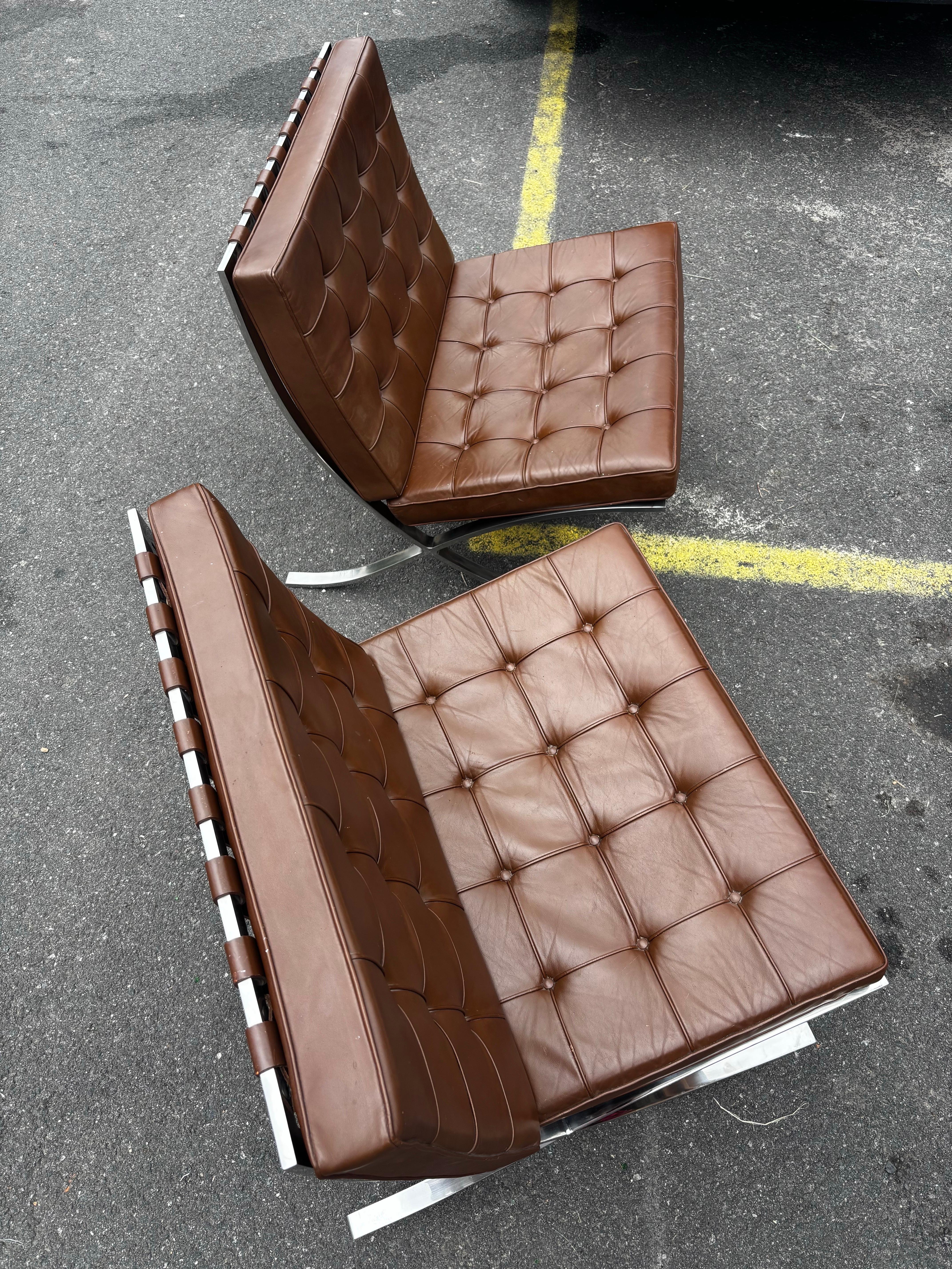 A. der Rohe Choc. Chaises Barcelona brunes/ piétements en acier inoxydable pour Knoll en vente 3