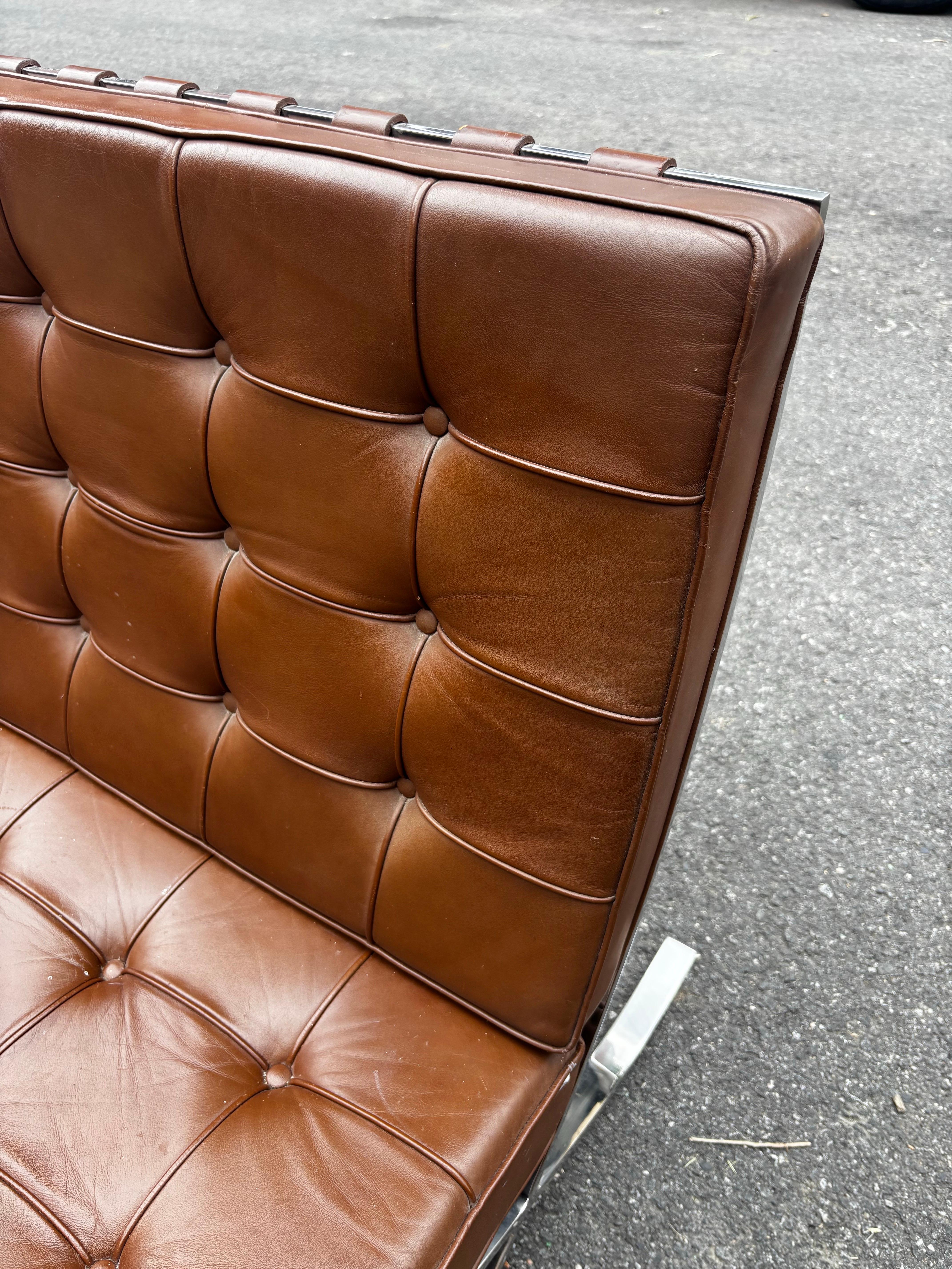 A. der Rohe Choc. Chaises Barcelona brunes/ piétements en acier inoxydable pour Knoll en vente 4
