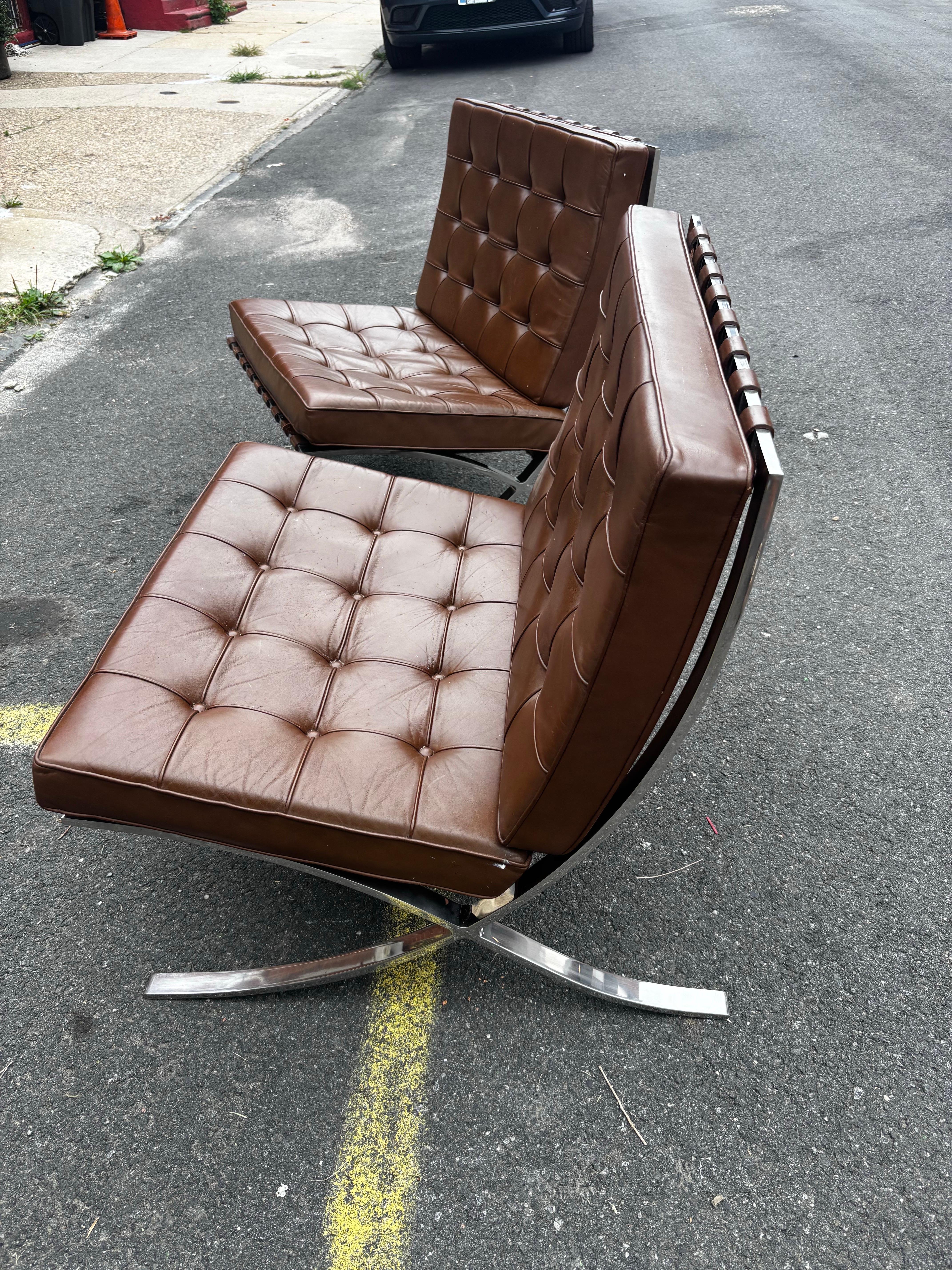 A. der Rohe Choc. Chaises Barcelona brunes/ piétements en acier inoxydable pour Knoll Bon état - En vente à Philadelphia, PA