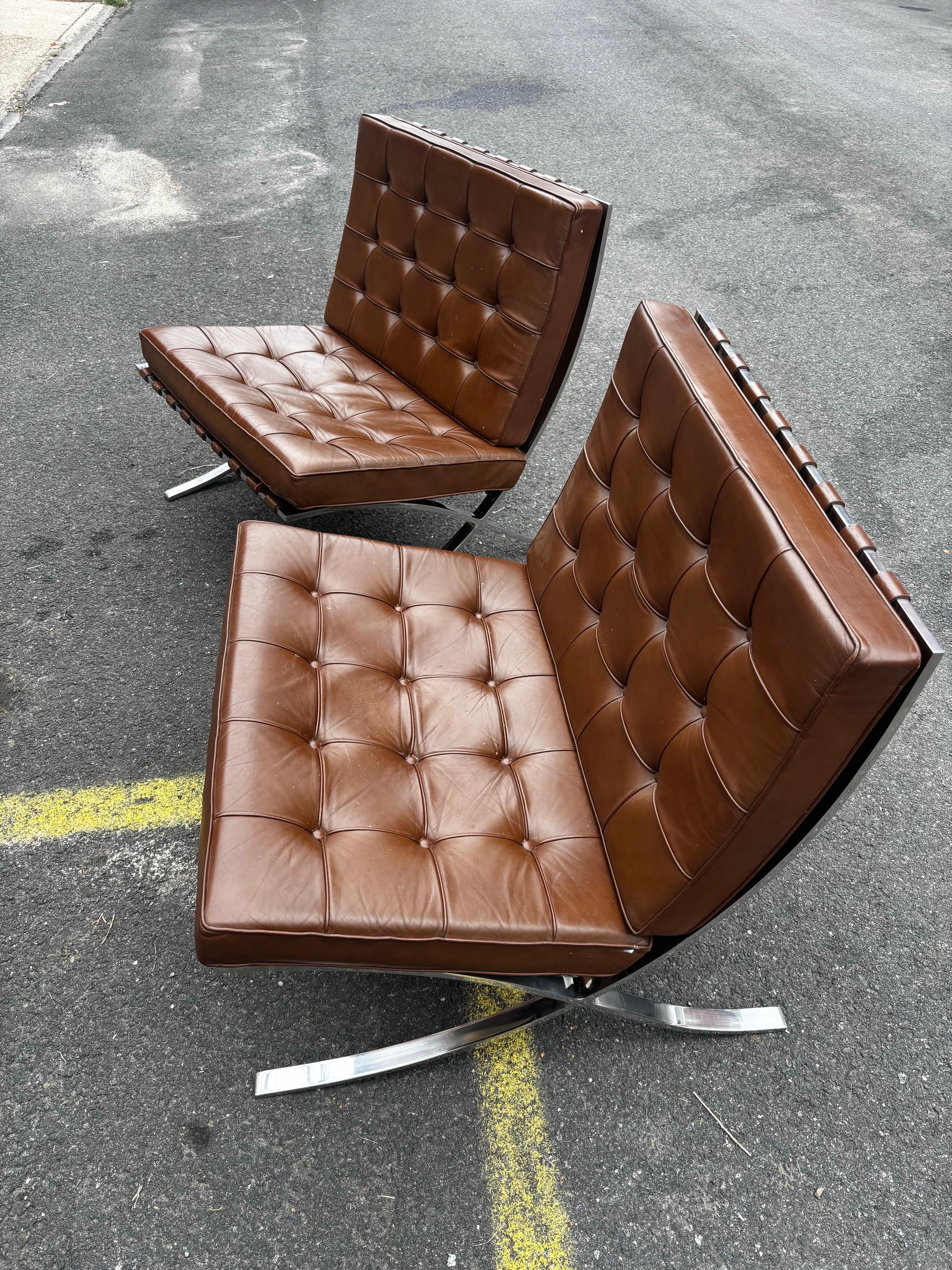 A. der Rohe Choc. Chaises Barcelona brunes/ piétements en acier inoxydable pour Knoll en vente 2