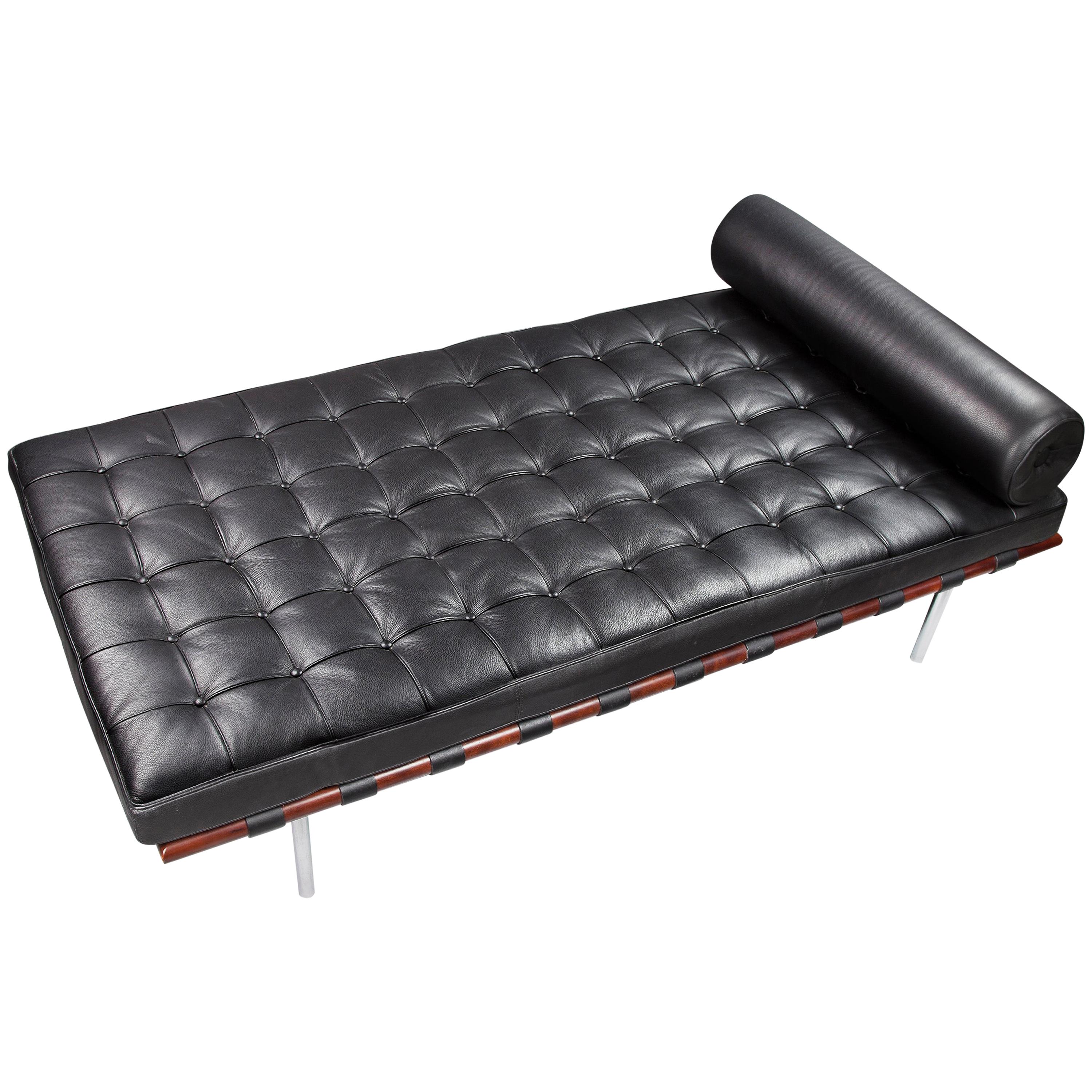 Mies Van Der Rohe "Daybed Barcelona" Replica of Design at 1stDibs | barcelona  daybed reproduction, mies daybed reproduction, barcelona daybed