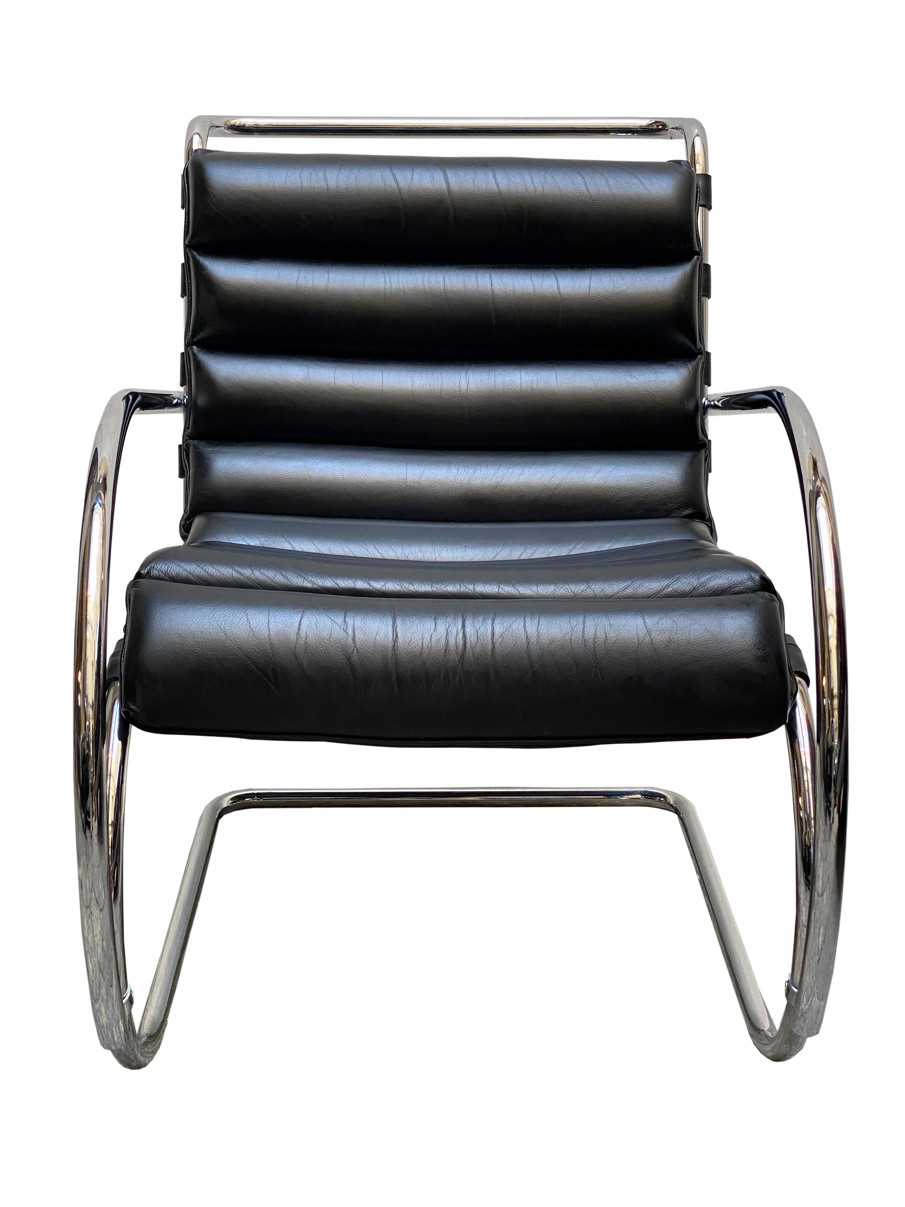 The MR Bauhaus armchair was designed by Ludwig Mies van der Rohe in 1927 for an exhibition flat in the Weissenhofsiedlung in Stuttgart. The combination of cool tubular steel and high-quality leather upholstery makes the Alivar design classic an