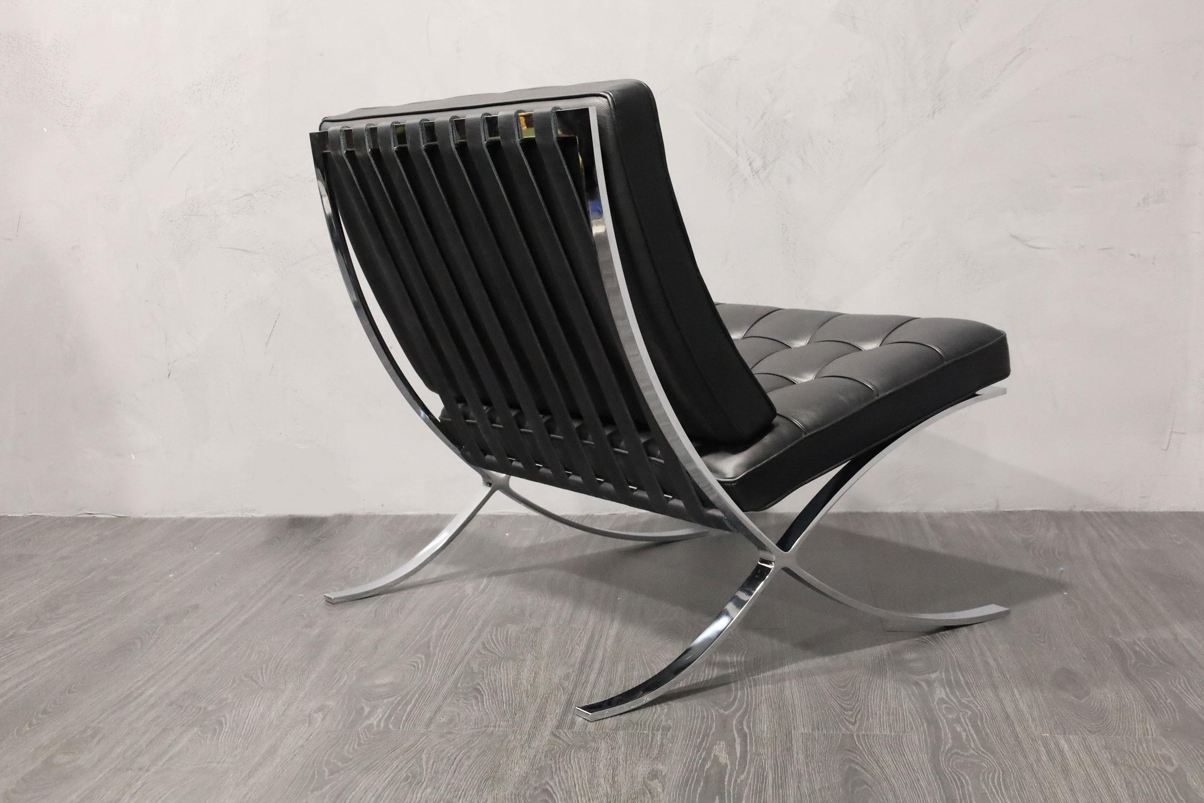 Mid-Century Modern Mies van der Rohe for Knoll Barcelona Chair and Stool For Sale