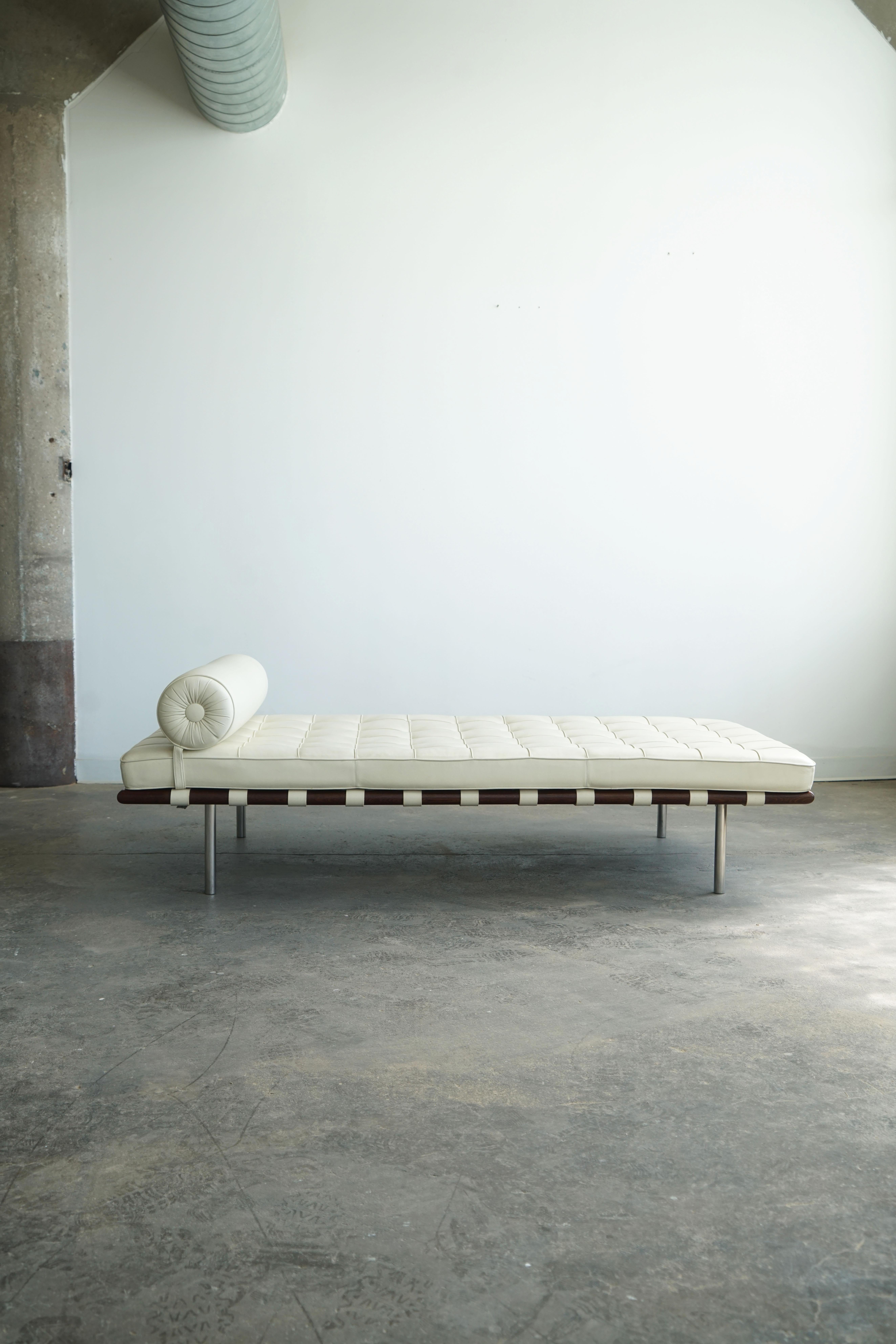 Mies van der Rohe für Knoll Barcelona Couch-Tagesbett aus elfenbeinfarbenem Leder im Zustand „Gut“ im Angebot in Chicago, IL