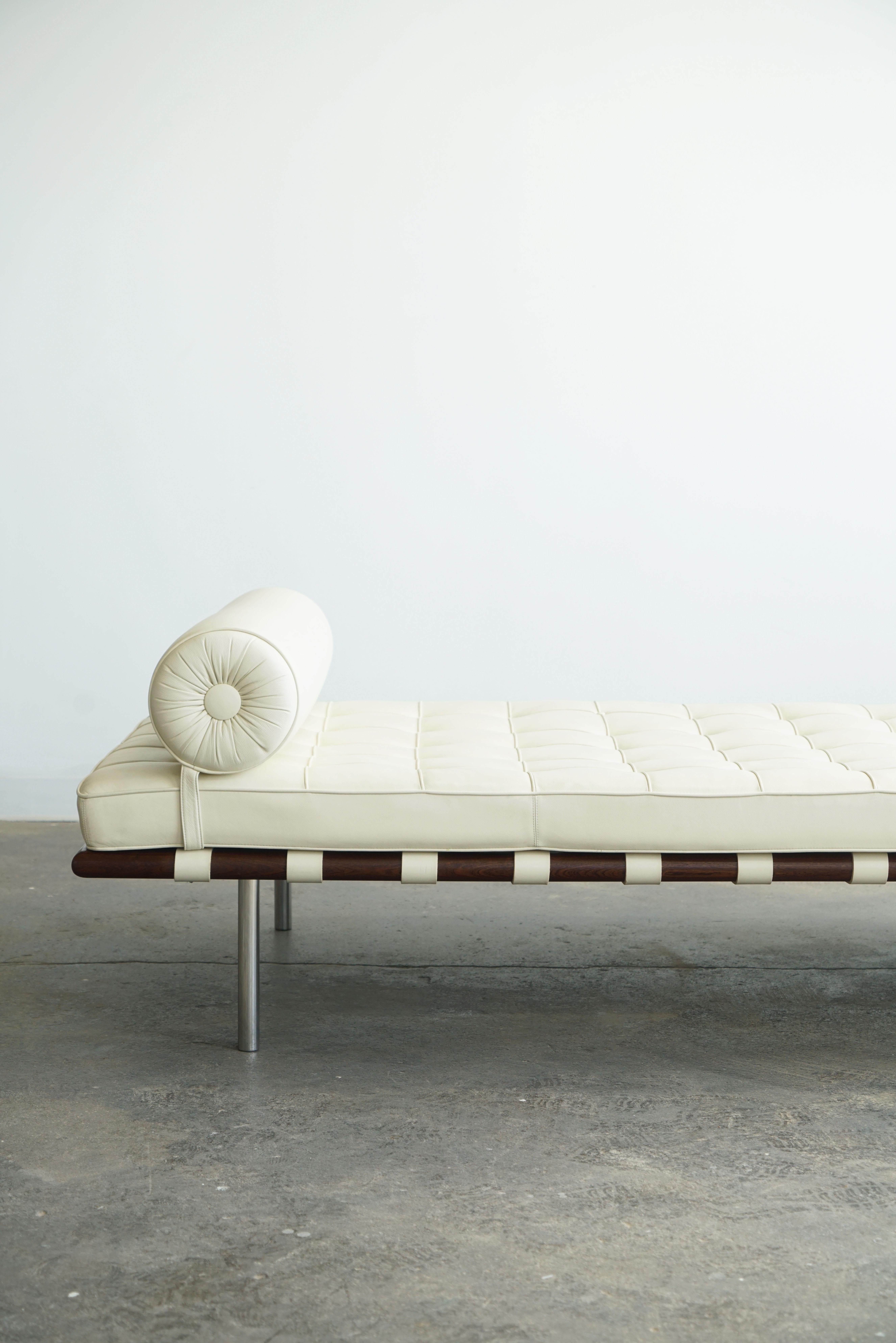 Contemporary Mies van der Rohe for Knoll Barcelona Couch Daybed in Ivory Leather For Sale