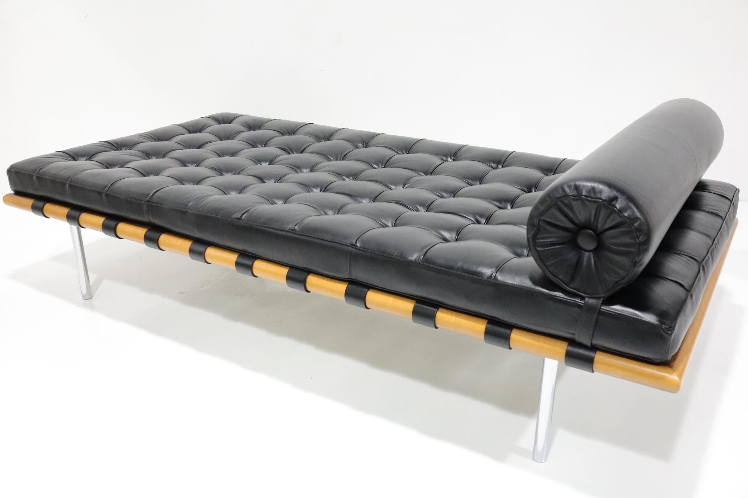 Mid-Century Modern Mies van der Rohe for Knoll Barcelona Daybed/Couch in Black Leather For Sale