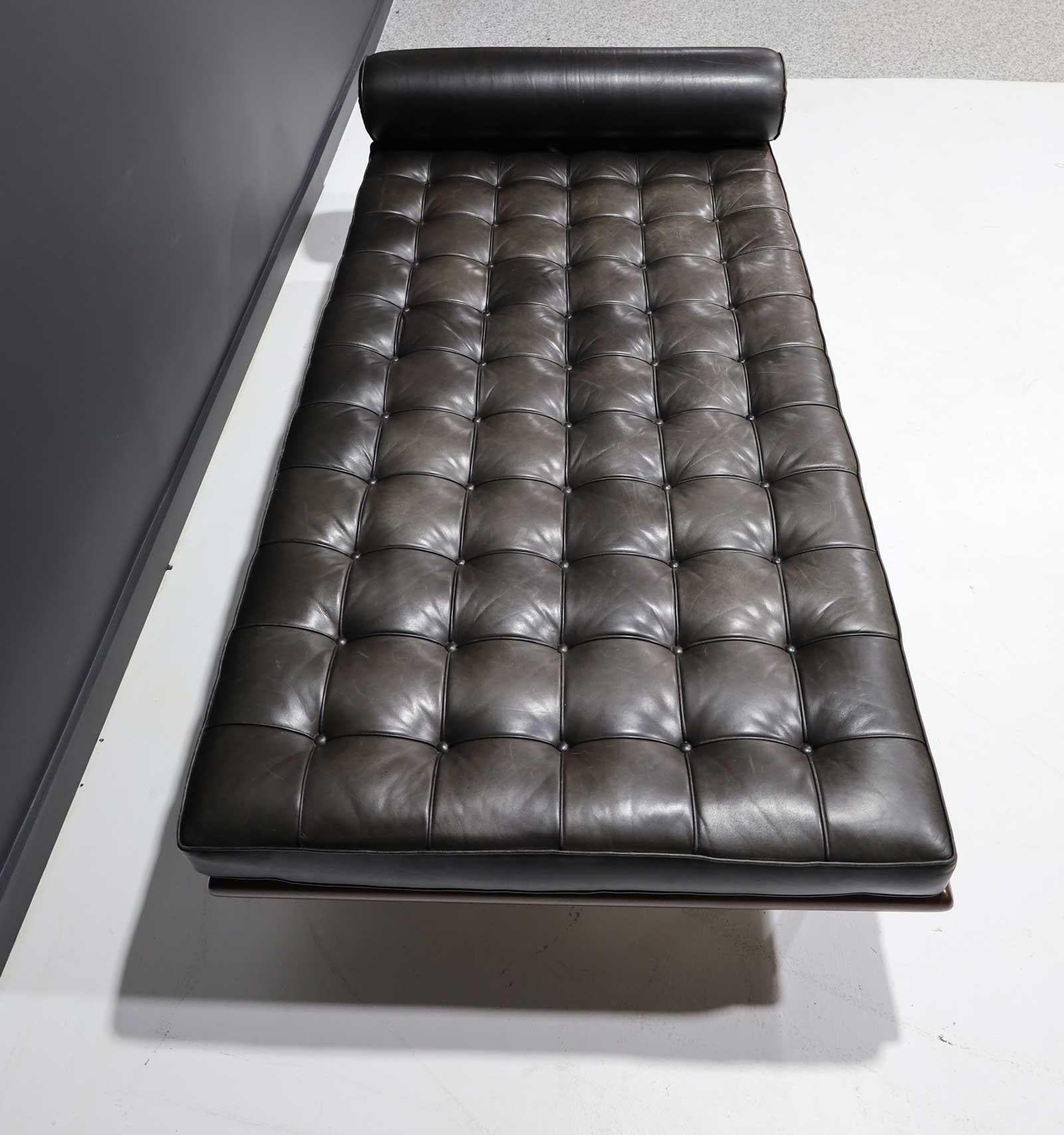Mies van der Rohe for Knoll Barcelona Daybed in Black Leather In Good Condition In Dallas, TX