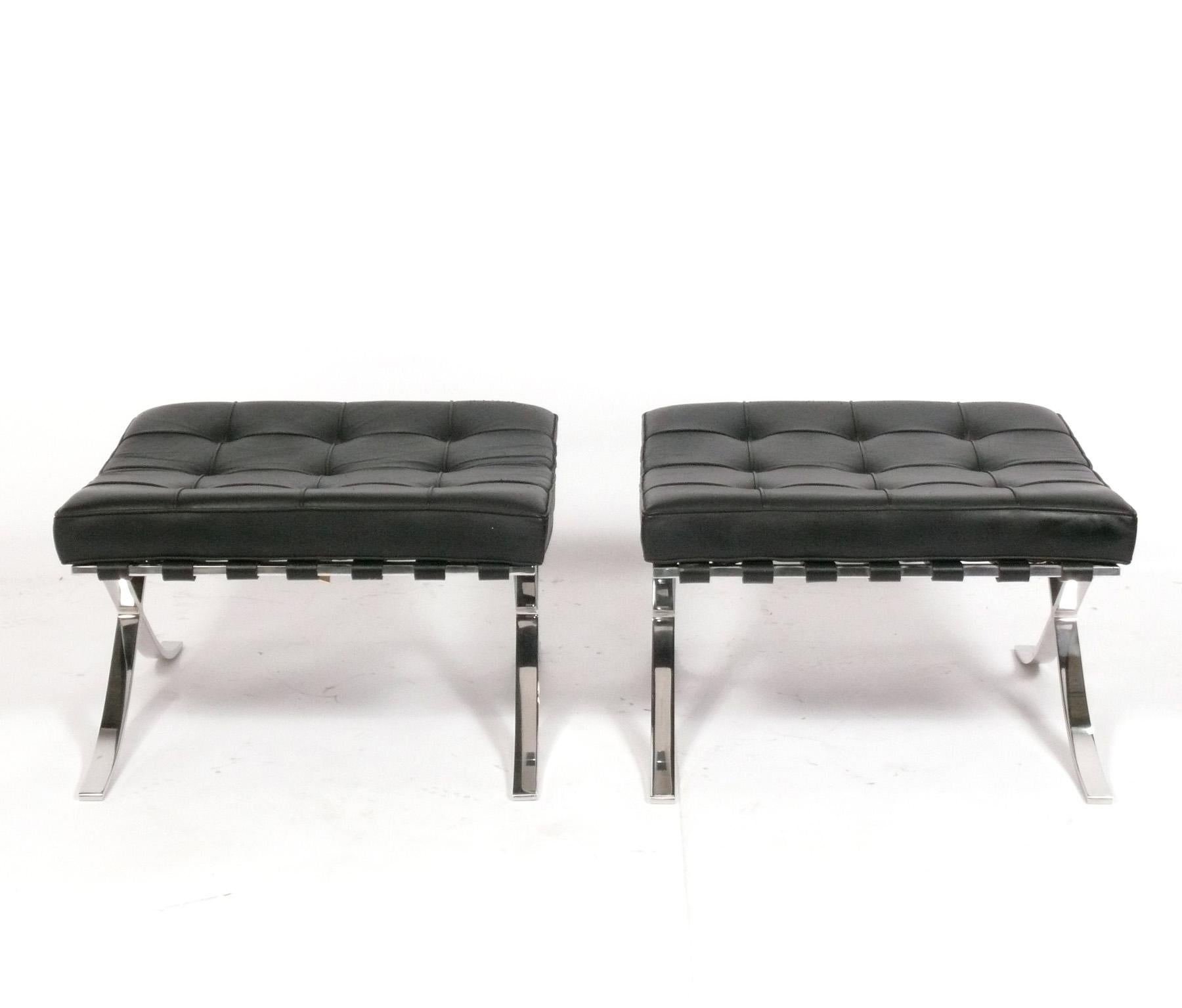 Mies van der Rohe para Knoll Otomanos Barcelona circa 1979 Pareja Disponible Moderno de mediados de siglo en venta