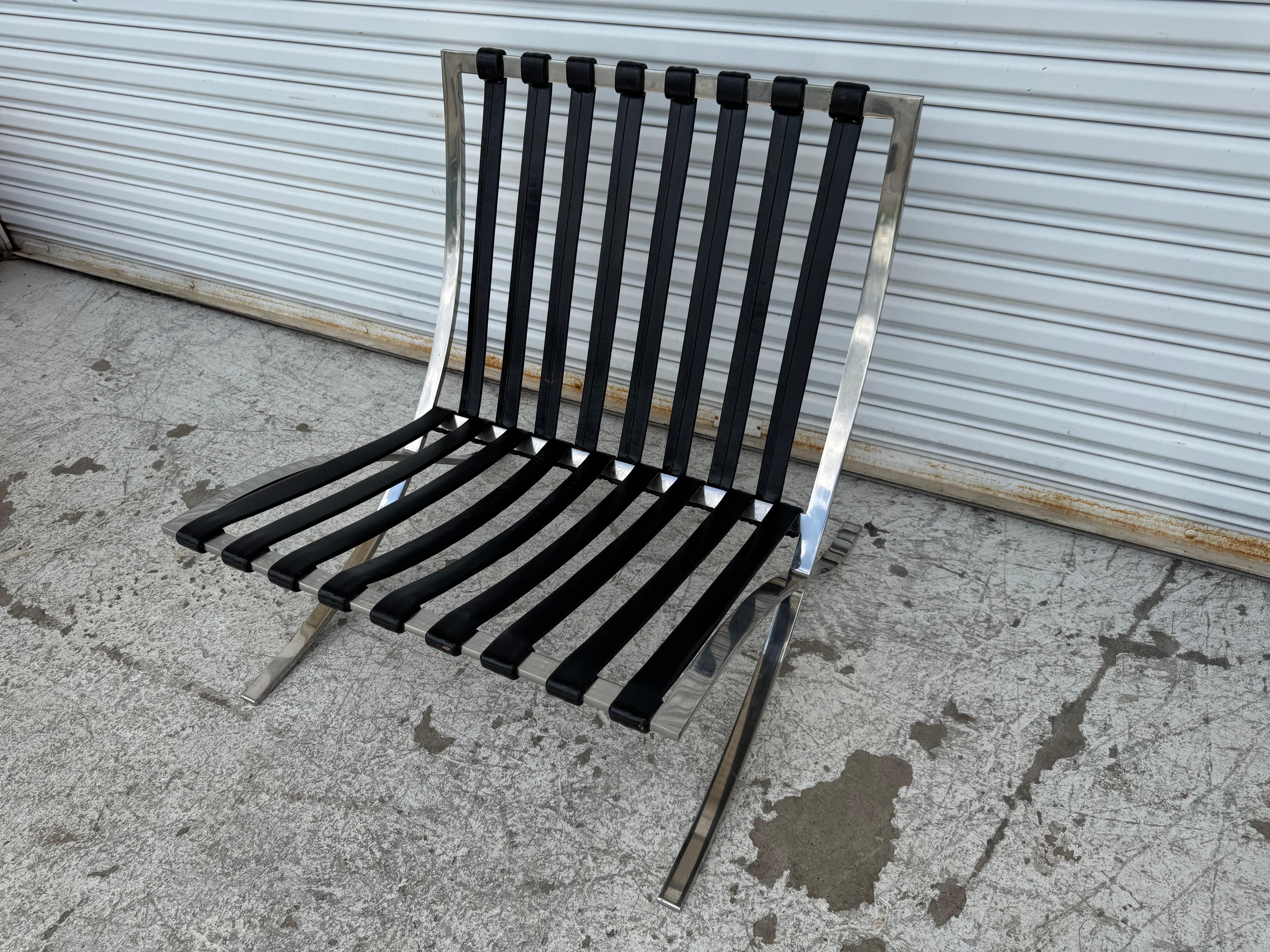 Mies van der Rohe for Knoll Black Tufted Leather Barcelona Chair and Ottoman In Good Condition For Sale In Pasadena, TX