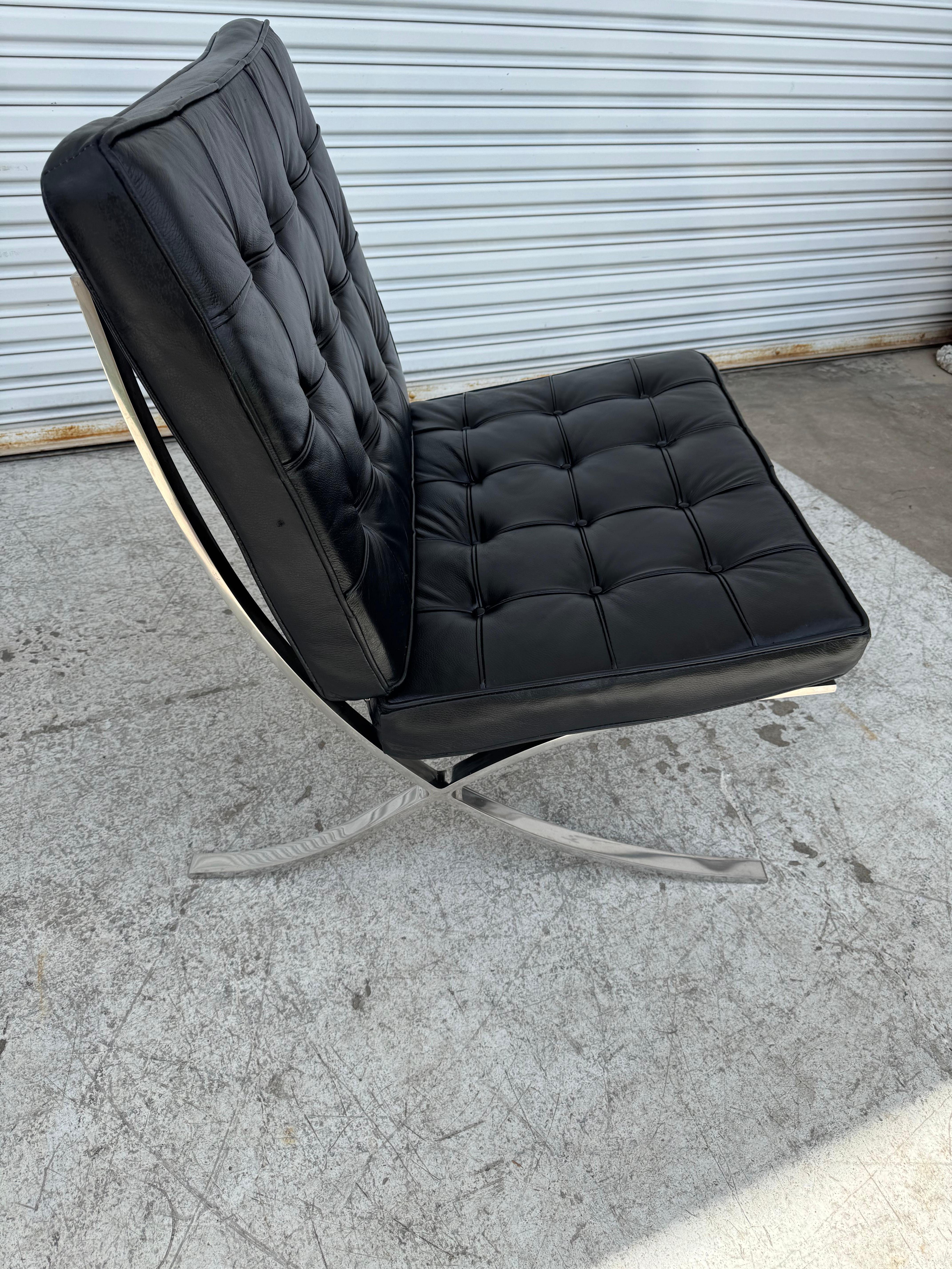 Mid-Century Modern Mies van der Rohe for Knoll Black Tufted Leather Barcelona Chair For Sale
