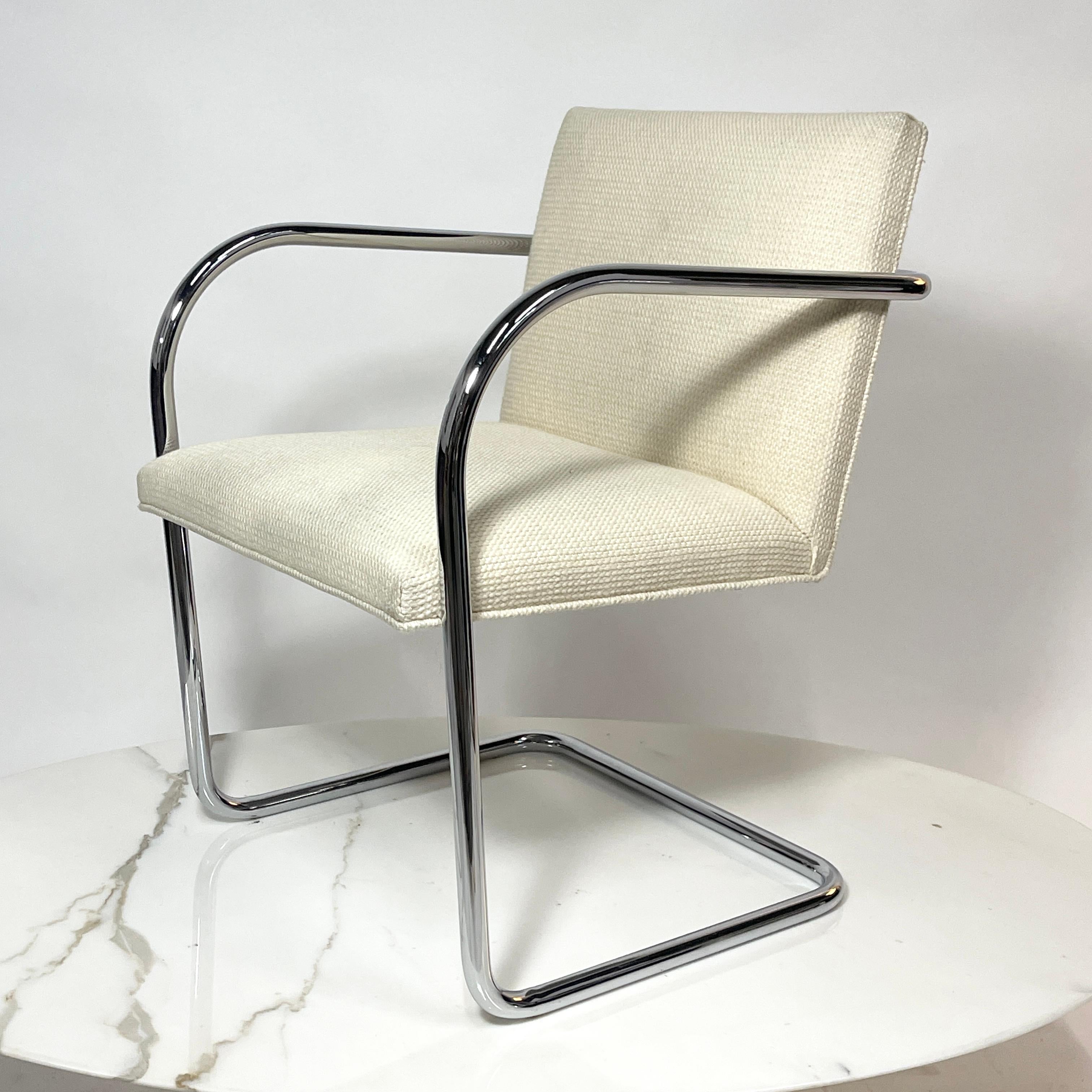 Mies Van Der Rohe für Knoll Brno Stuhl in Cato-Polsterung 60 verfügbar (Italienisch) im Angebot