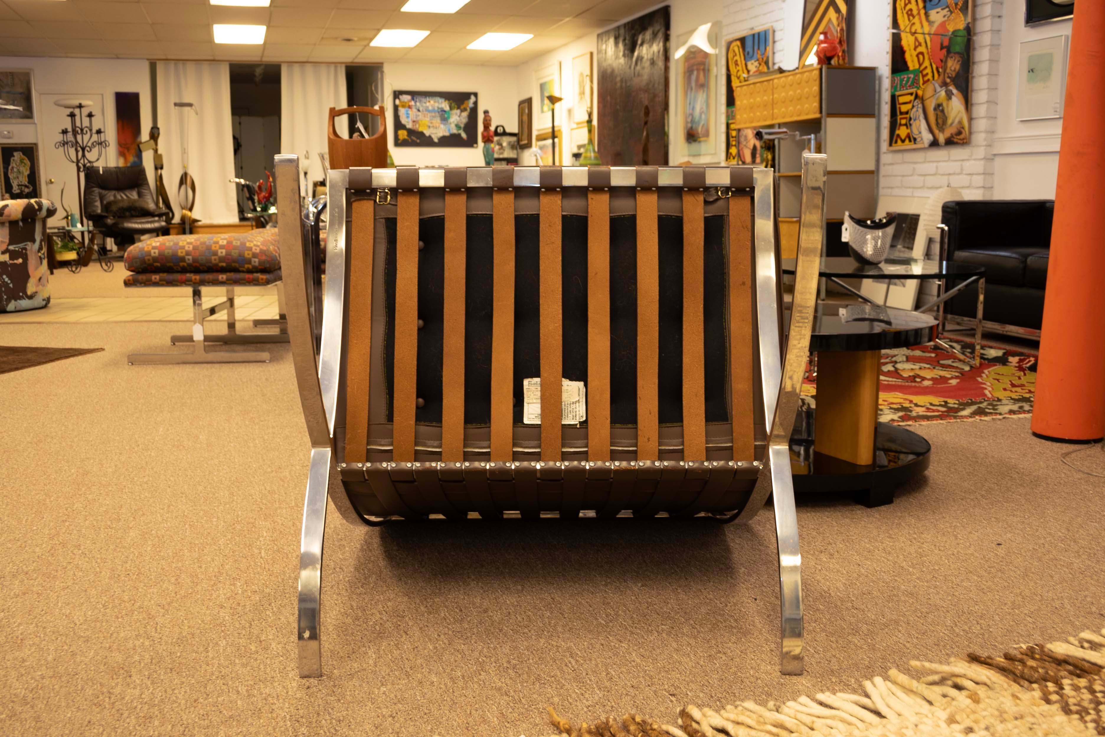 20ième siècle Mies Van Der Rohe pour Knoll Chaise en cuir Brown Barcelona Modernité du milieu du siècle dernier en vente