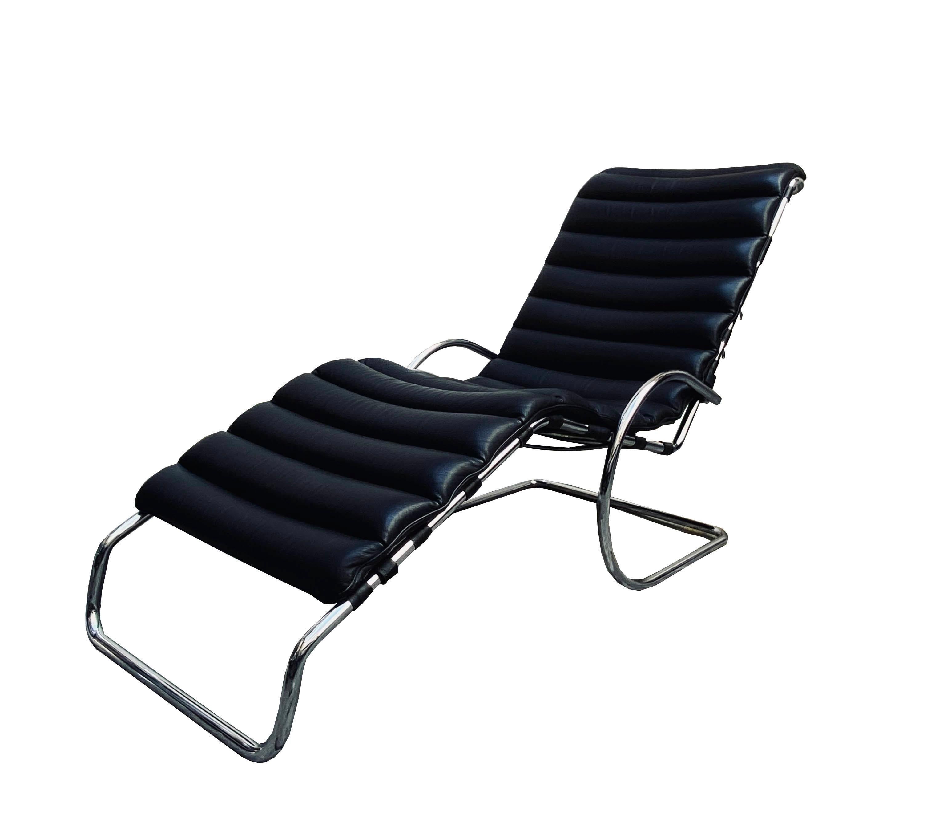 Mid-Century Modern Mies van der Rohe for Knoll International Adjustable Chaise Lounges, Italy 1970s