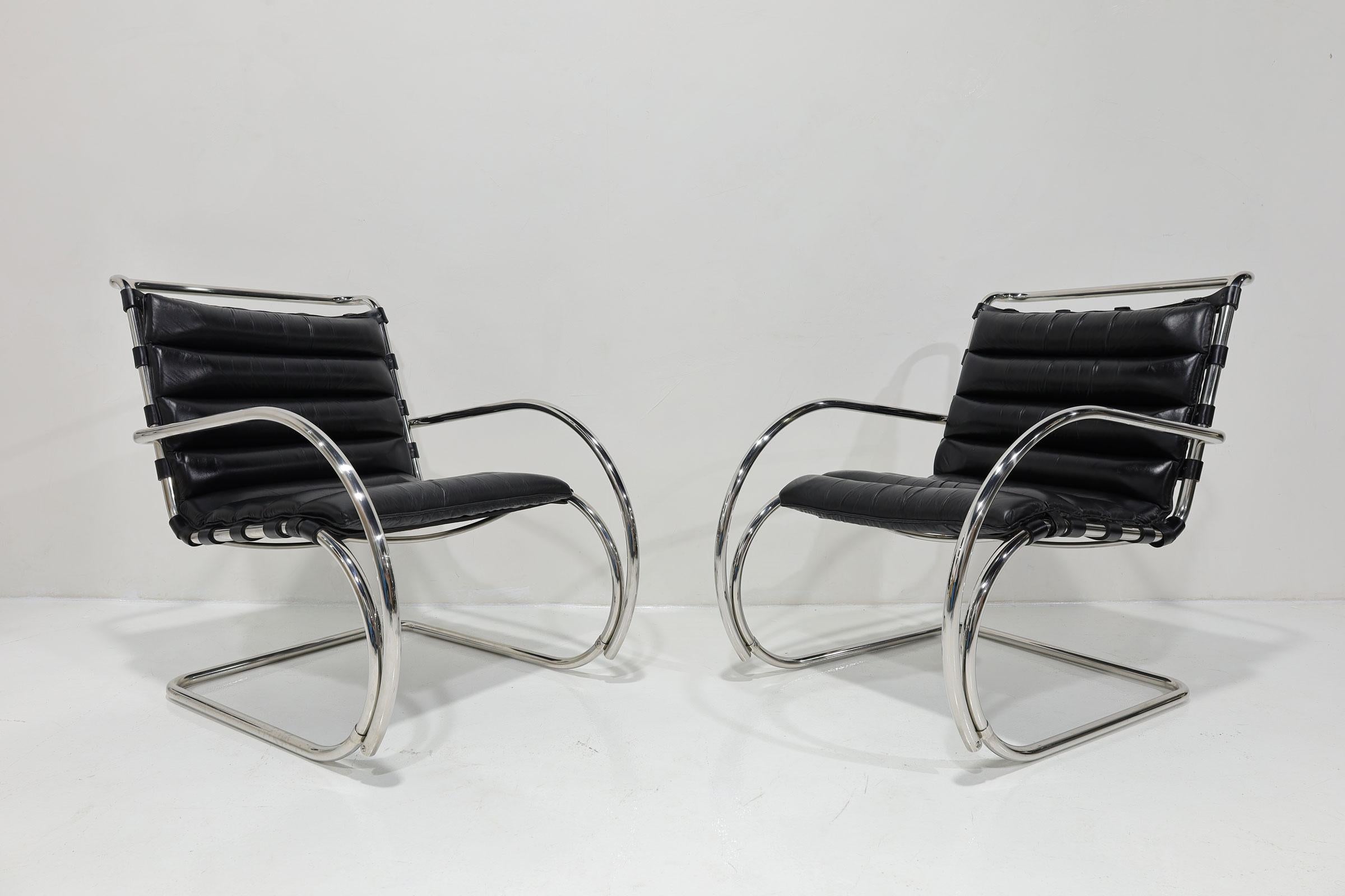 Mies Van Der Rohe for Knoll MR Black Leather Lounge Chairs In Good Condition In Dallas, TX