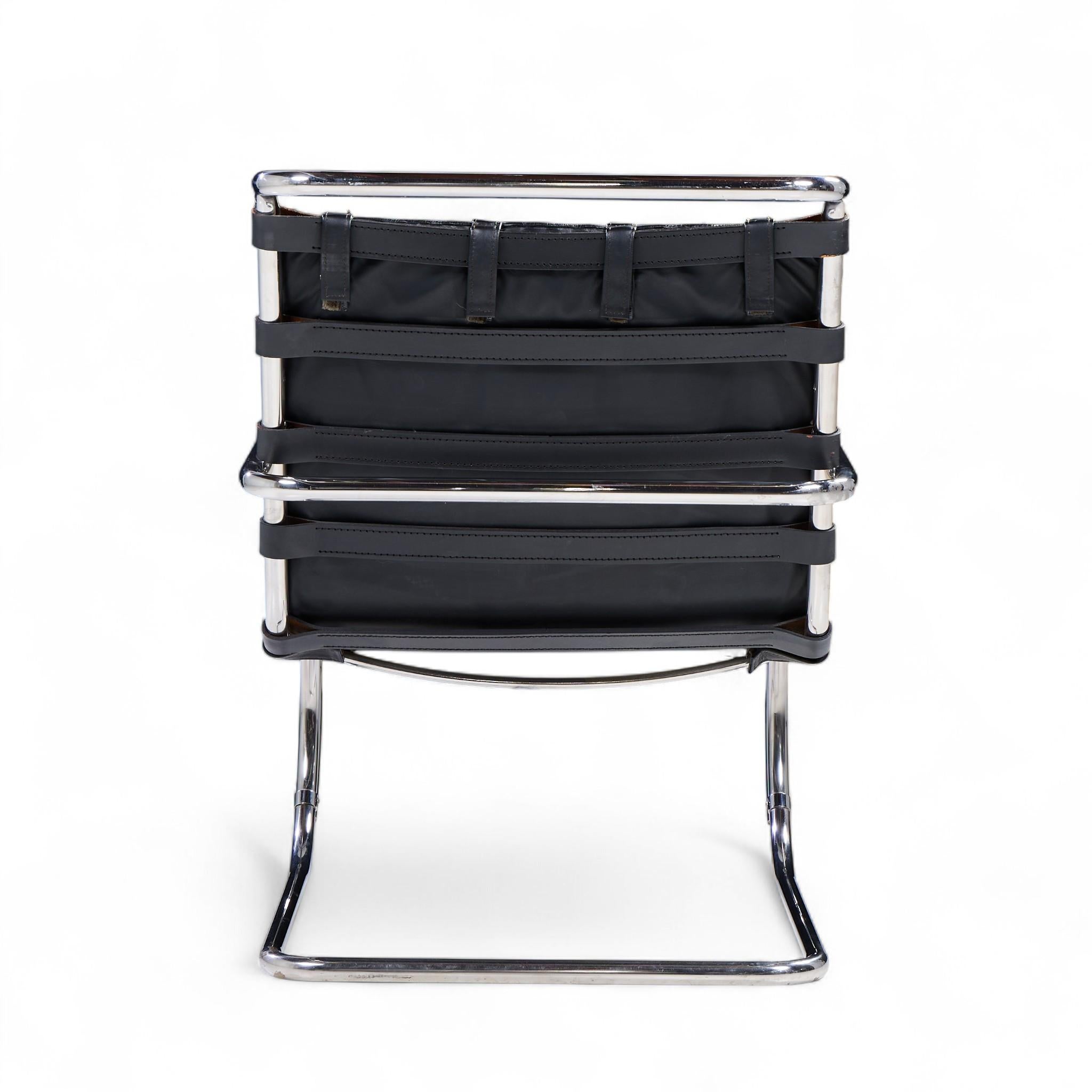 Mies van der Rohe for Knoll MR Mid Century Lounge Chairs en cuir noir - Paire en vente 2