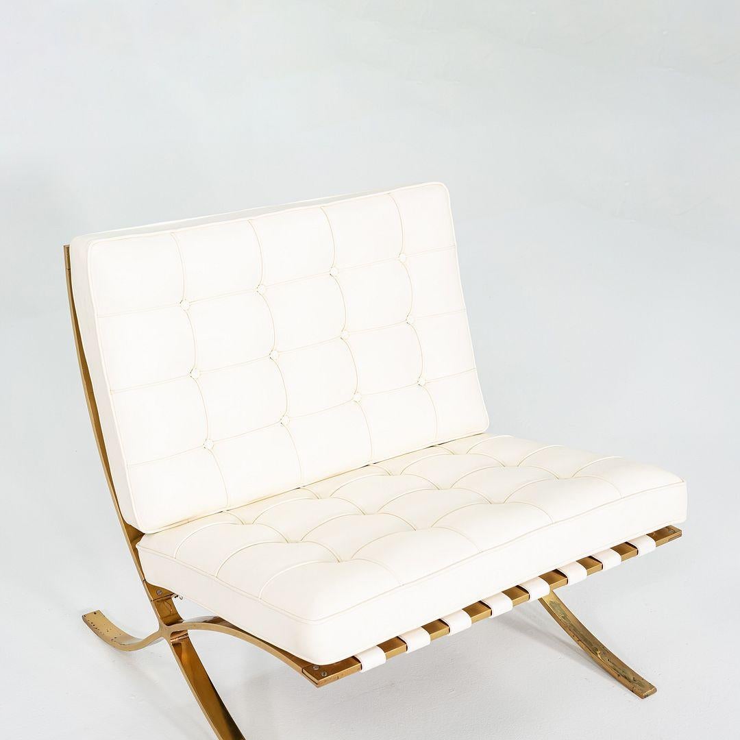 Mies Van der Rohe + Gratz Barcelona Chair en cuir avec structure plaquée or en vente 3