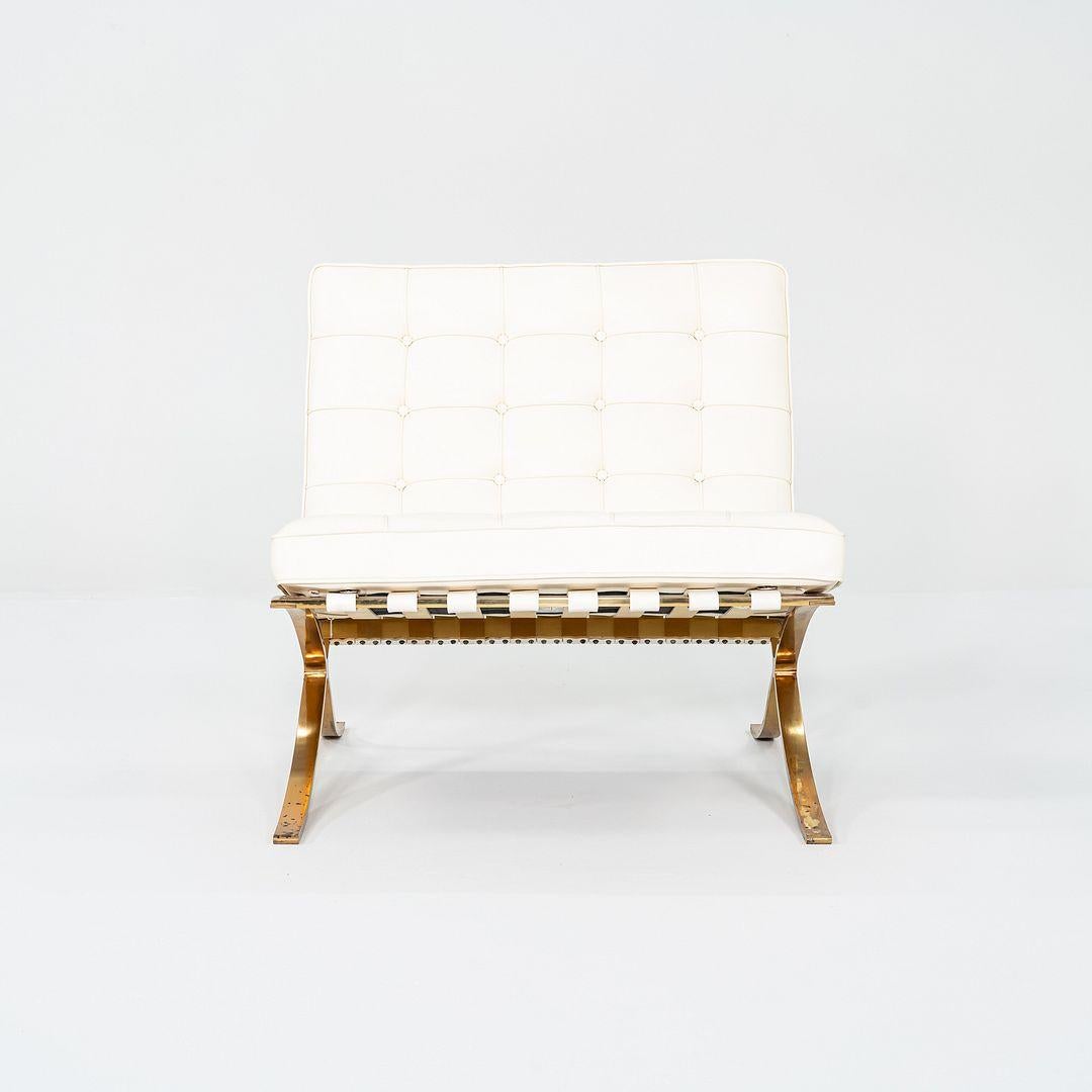 Moderne Mies Van der Rohe + Gratz Barcelona Chair en cuir avec structure plaquée or en vente