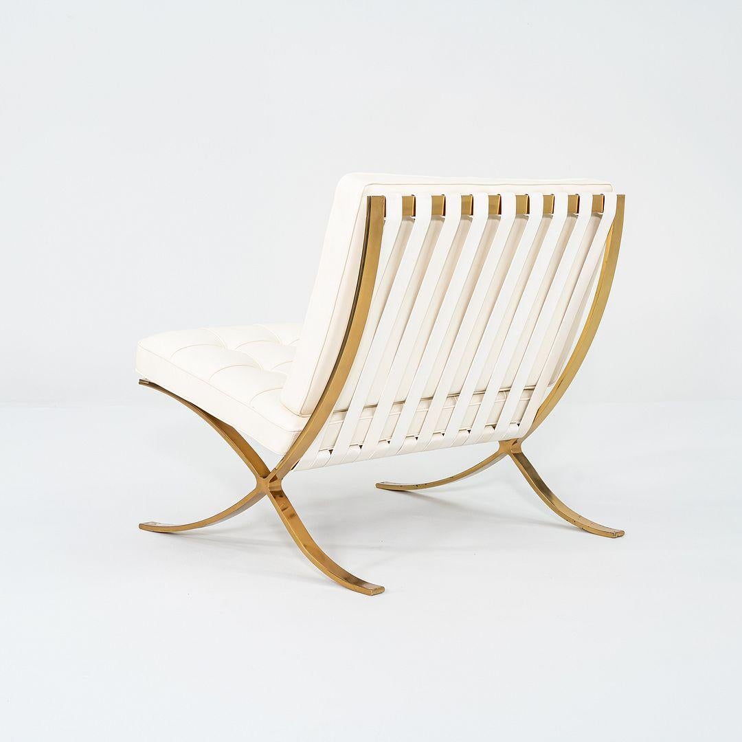 Mies Van der Rohe + Gratz Barcelona Chair en cuir avec structure plaquée or Bon état - En vente à Philadelphia, PA