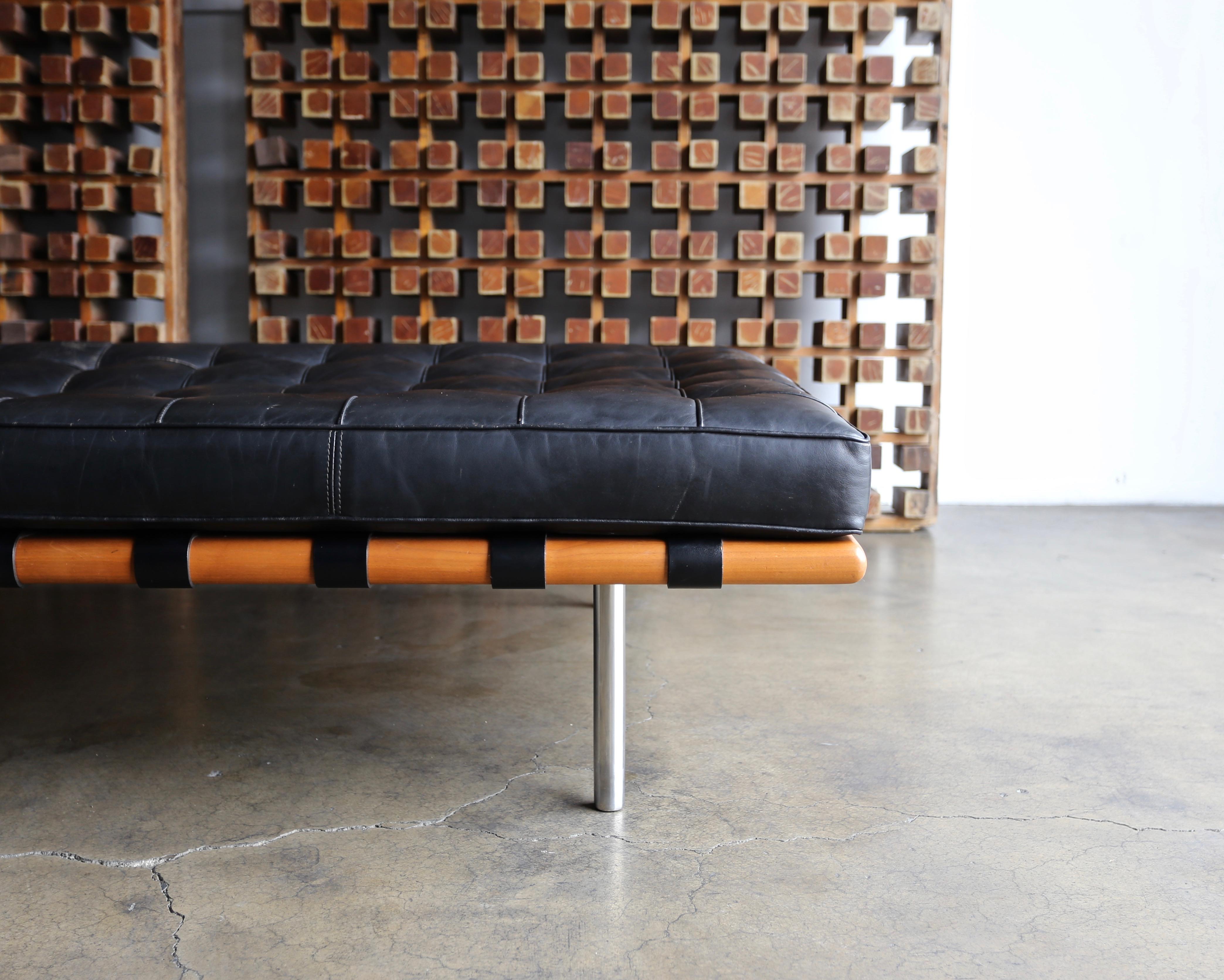 American Mies van der Rohe Leather and Walnut Daybed for Knoll, 1983