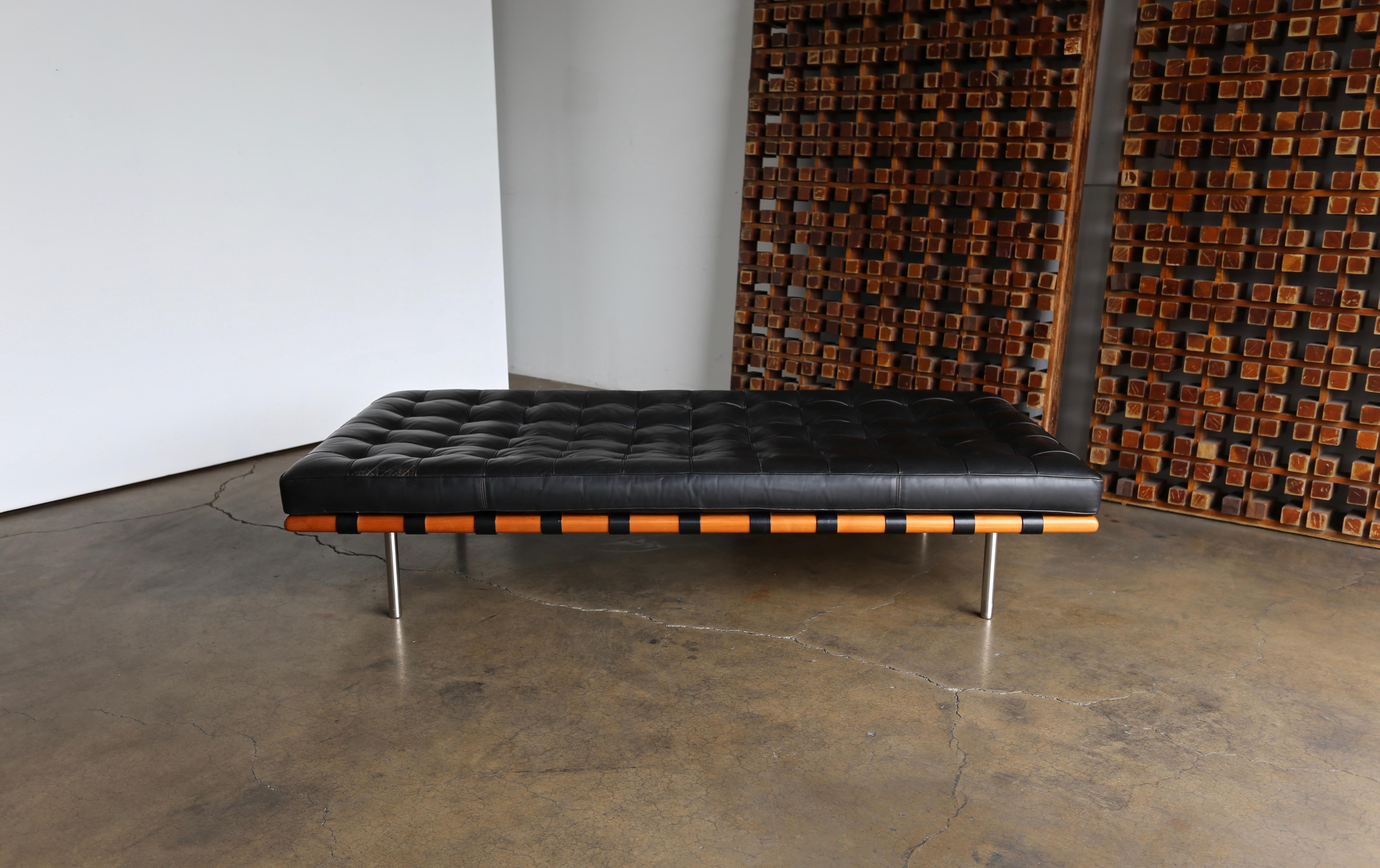 Mies van der Rohe Leather and Walnut Daybed for Knoll, 1983 2