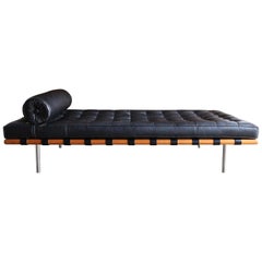 Vintage Mies van der Rohe Leather and Walnut Daybed for Knoll, 1983