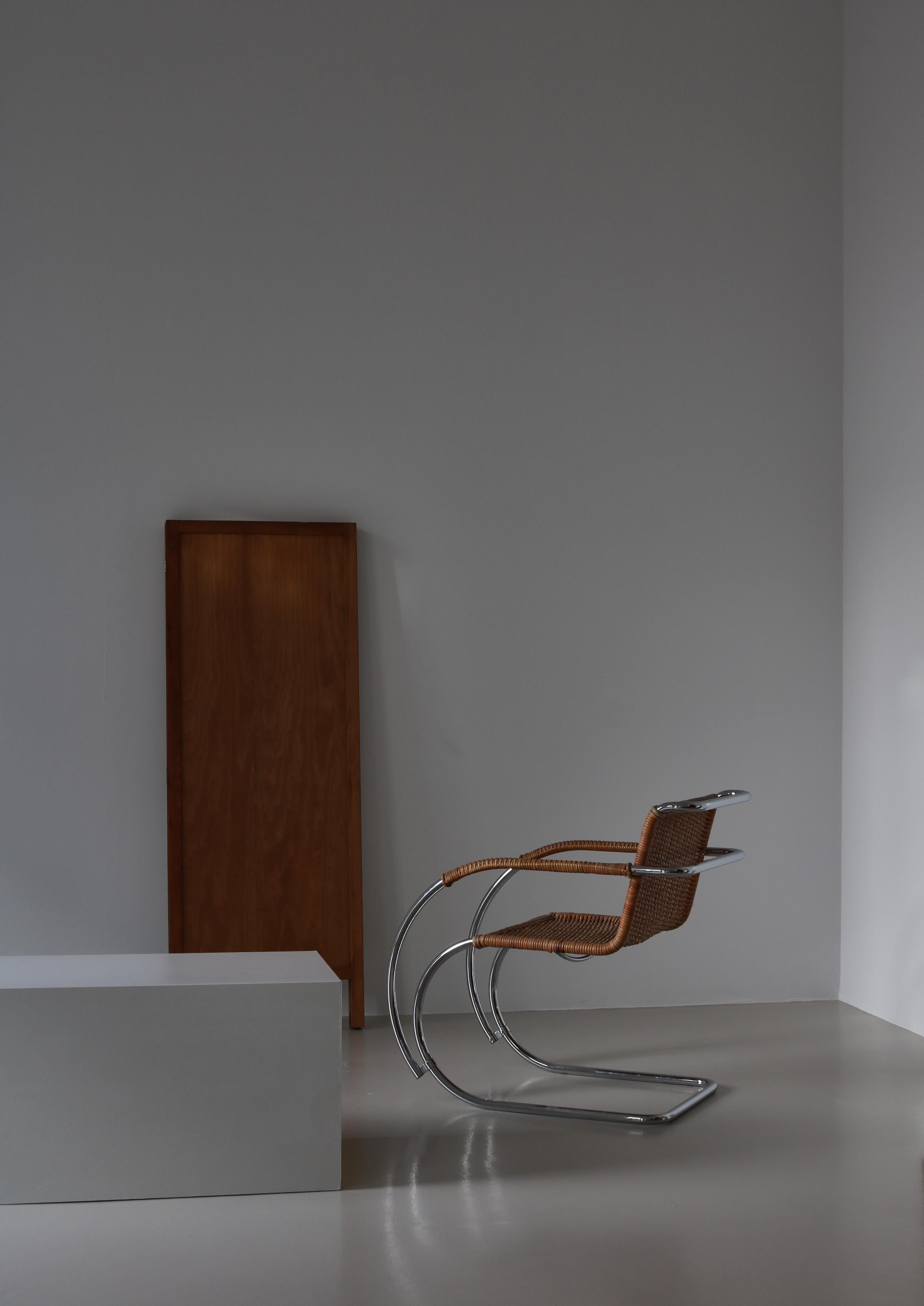 Mies van der Rohe Modell „MR20“ Freitragender Bauhaus-Stuhl aus Rattanschilfrohr und Stahl im Angebot 13