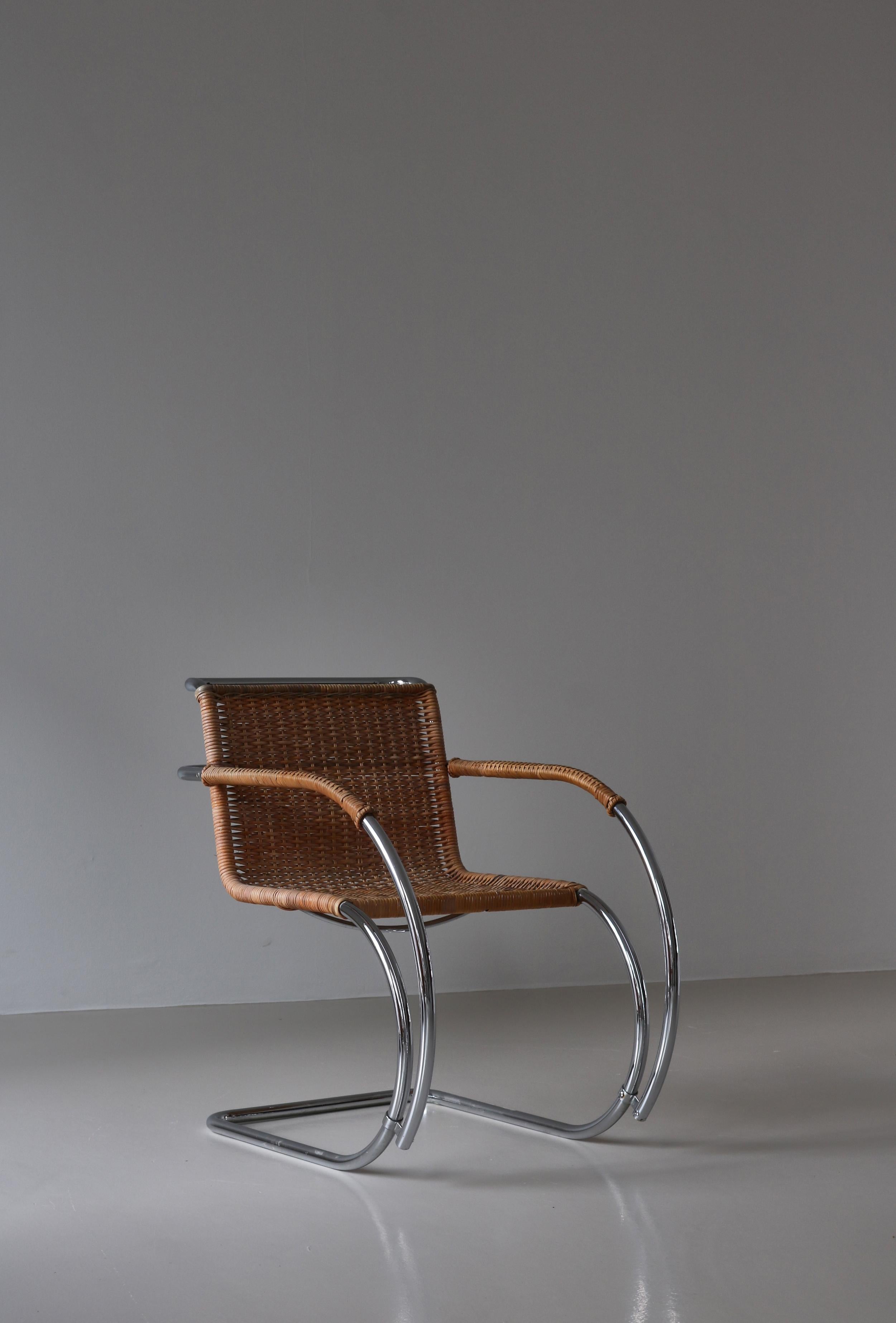 Mies van der Rohe Modell „MR20“ Freitragender Bauhaus-Stuhl aus Rattanschilfrohr und Stahl (Deutsch) im Angebot