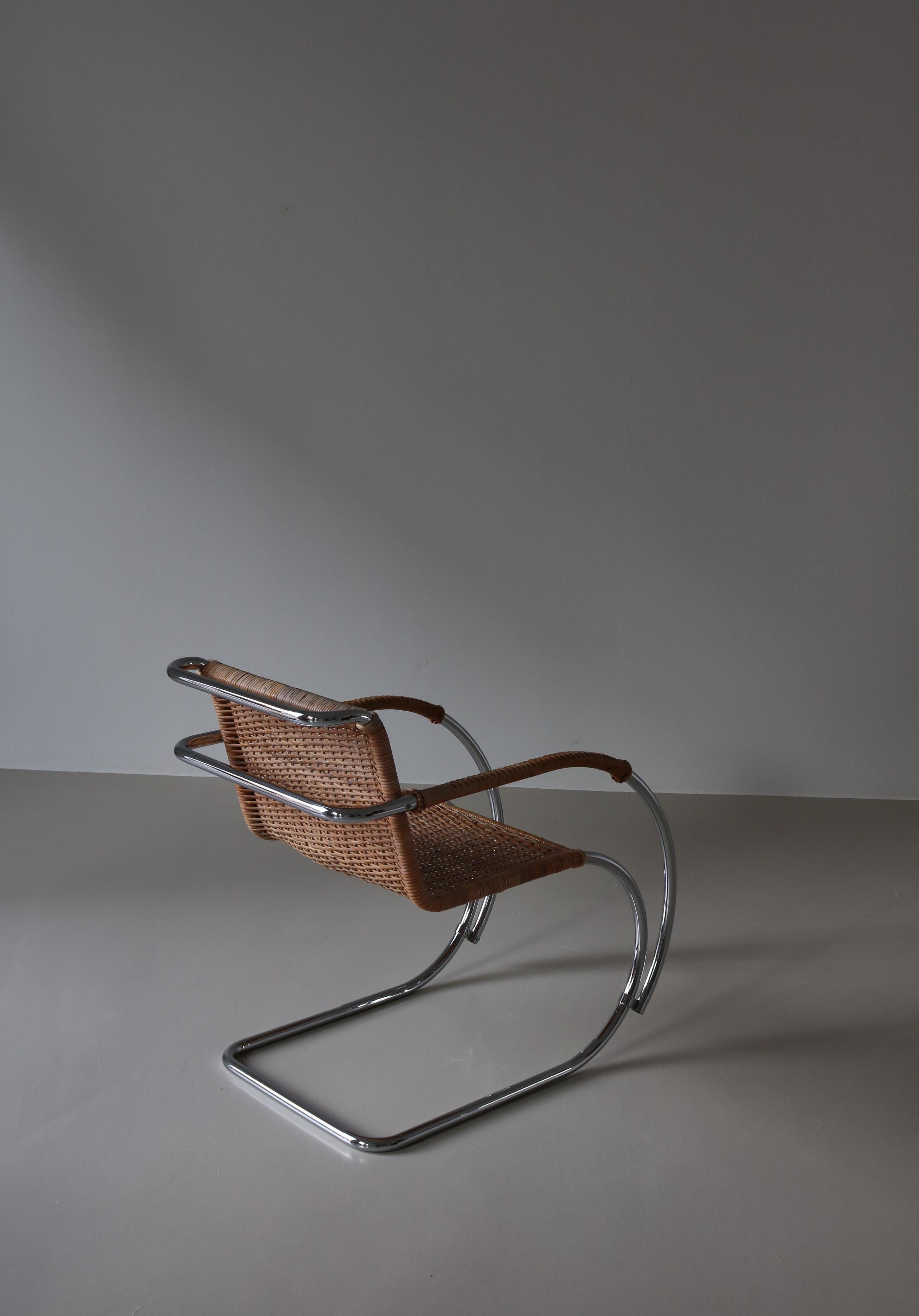 Mies van der Rohe Modell „MR20“ Freitragender Bauhaus-Stuhl aus Rattanschilfrohr und Stahl im Angebot 2