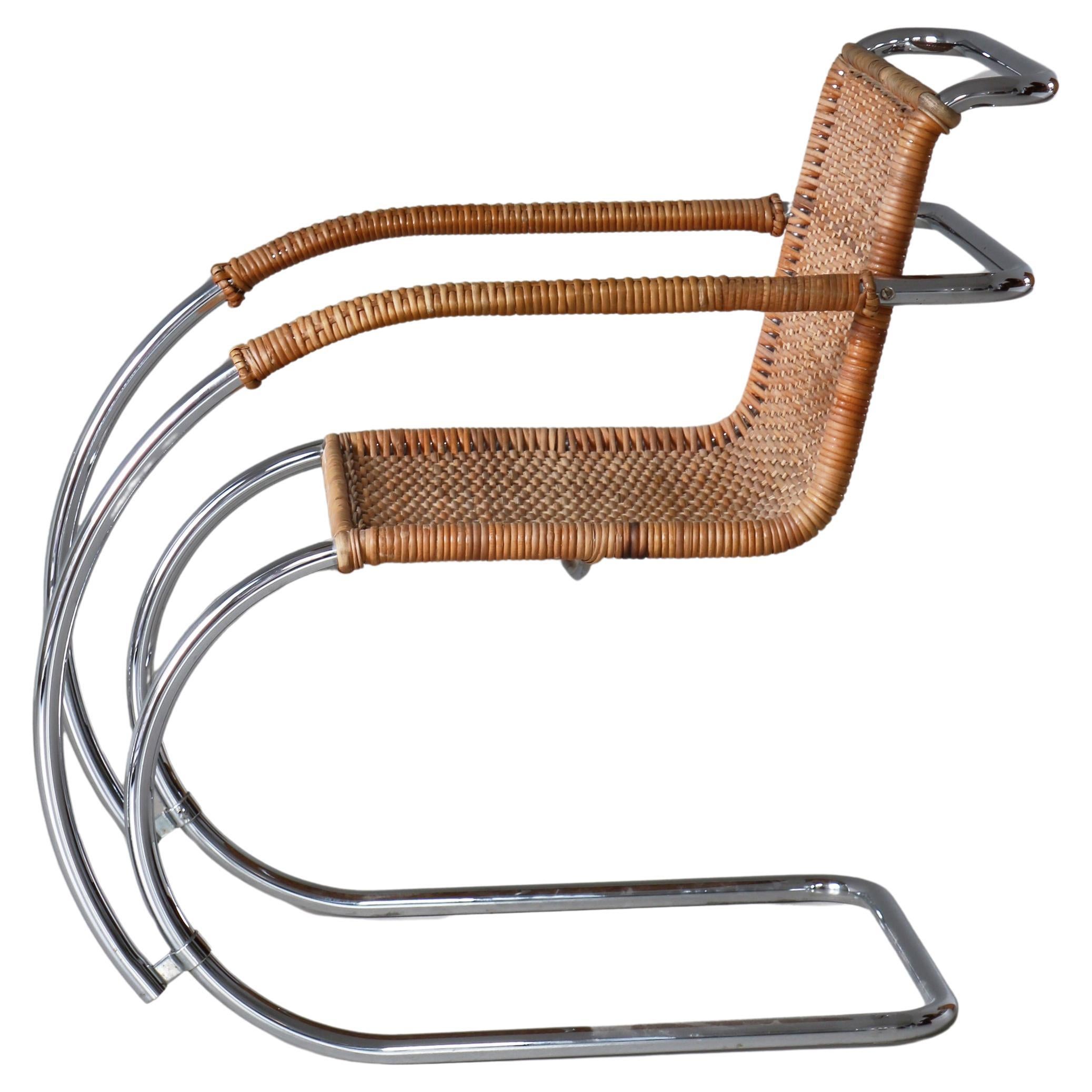 Mies van der Rohe Modell „MR20“ Freitragender Bauhaus-Stuhl aus Rattanschilfrohr und Stahl im Angebot