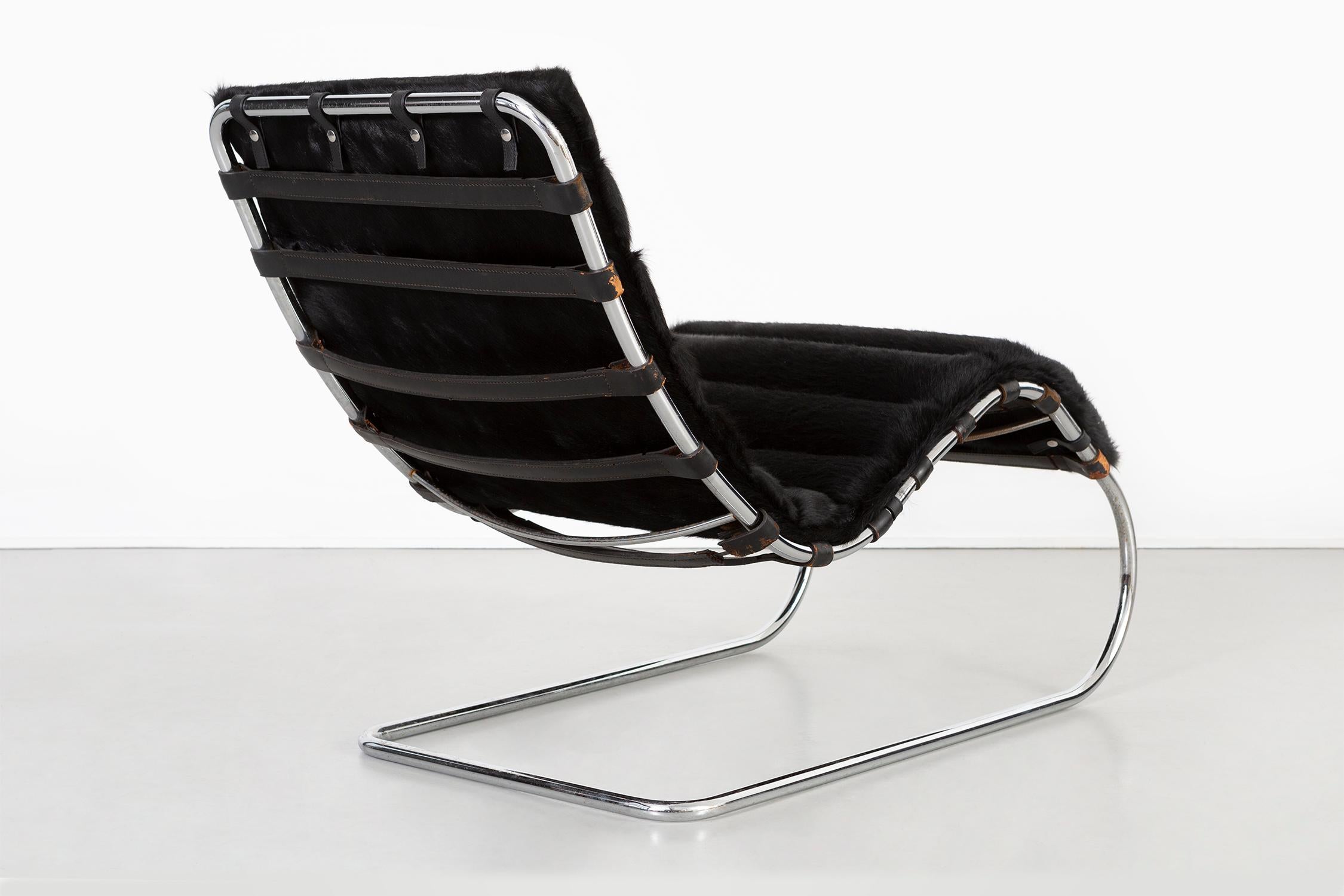 Mies van der Rohe MR Chaise for Knoll Reupholstered in Brazilian Cowhide (amerikanisch) im Angebot