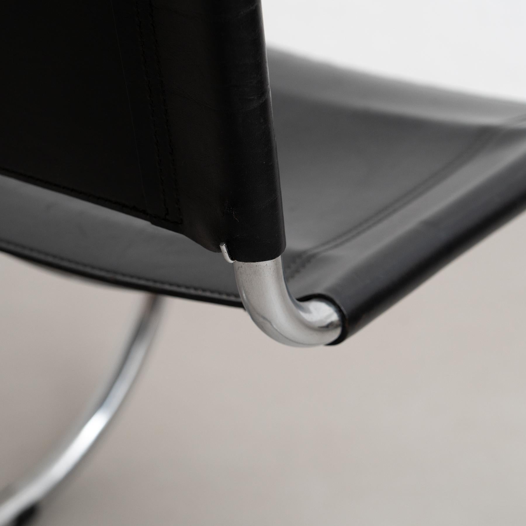 Mies van der Rohe MR10 Sessel aus schwarzem Leder, um 1960 im Angebot 5