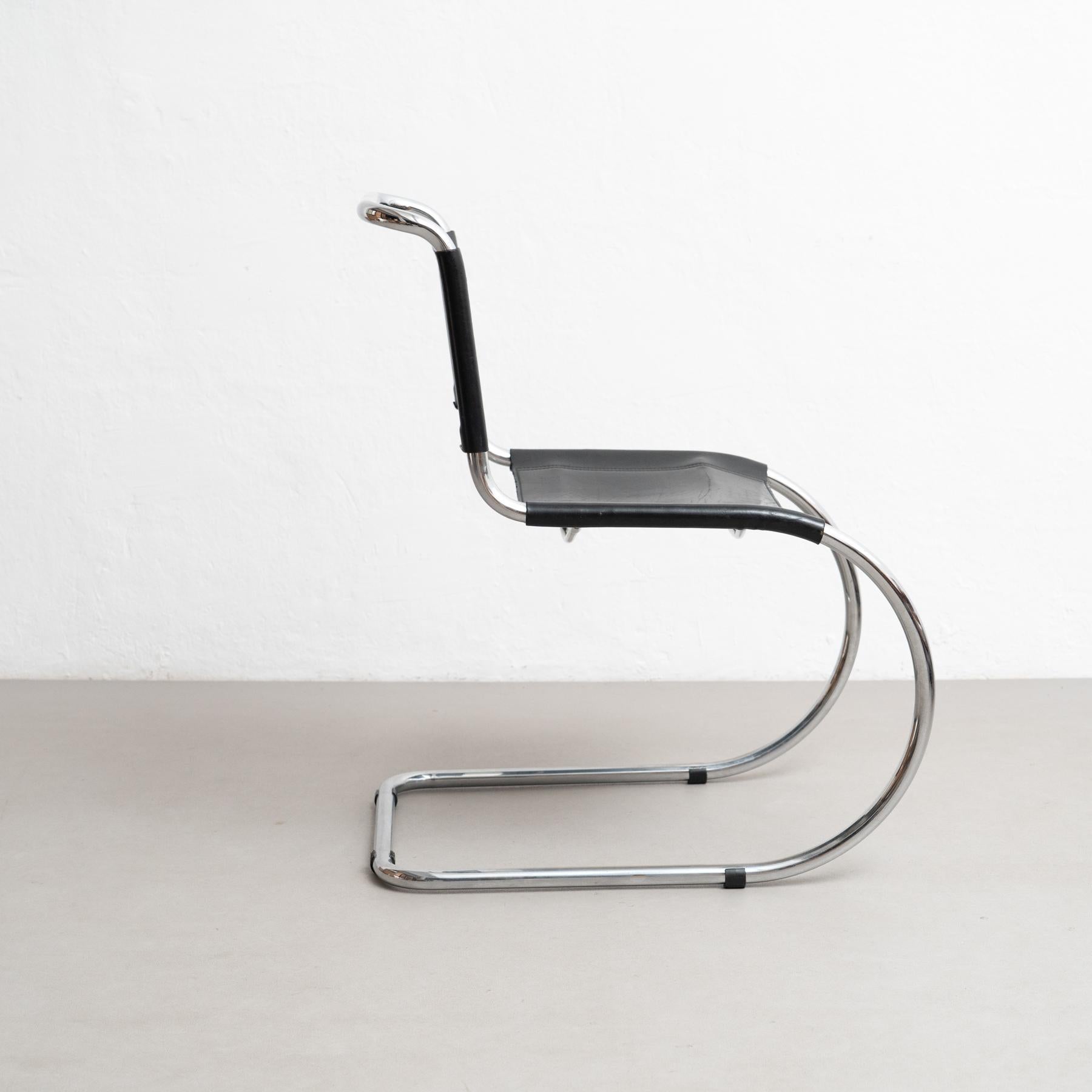Mid-Century Modern Mies van der Rohe MR10 Black Leather Easy Chair, circa 1960 For Sale