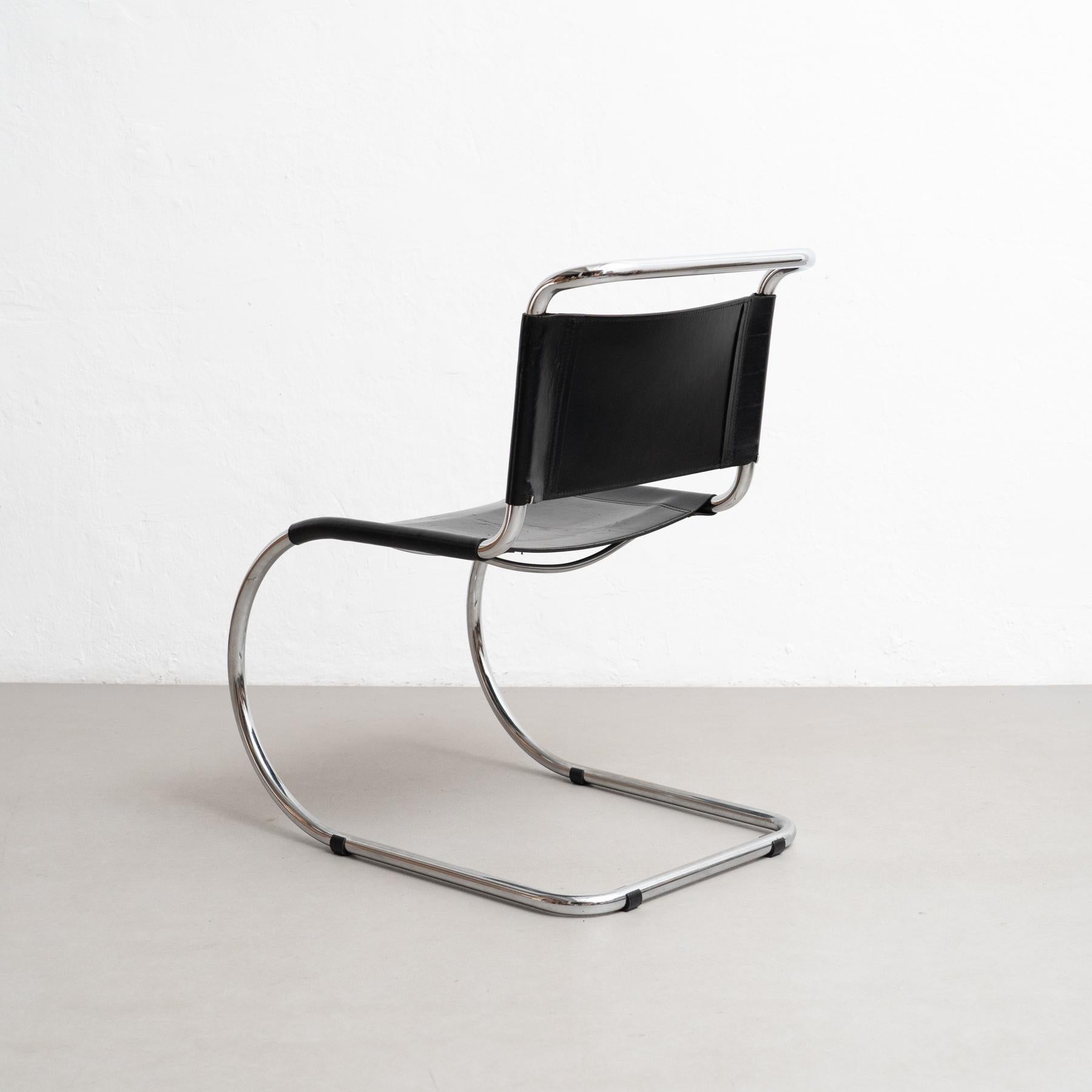 Mies van der Rohe MR10 Sessel aus schwarzem Leder, um 1960 (Deutsch) im Angebot
