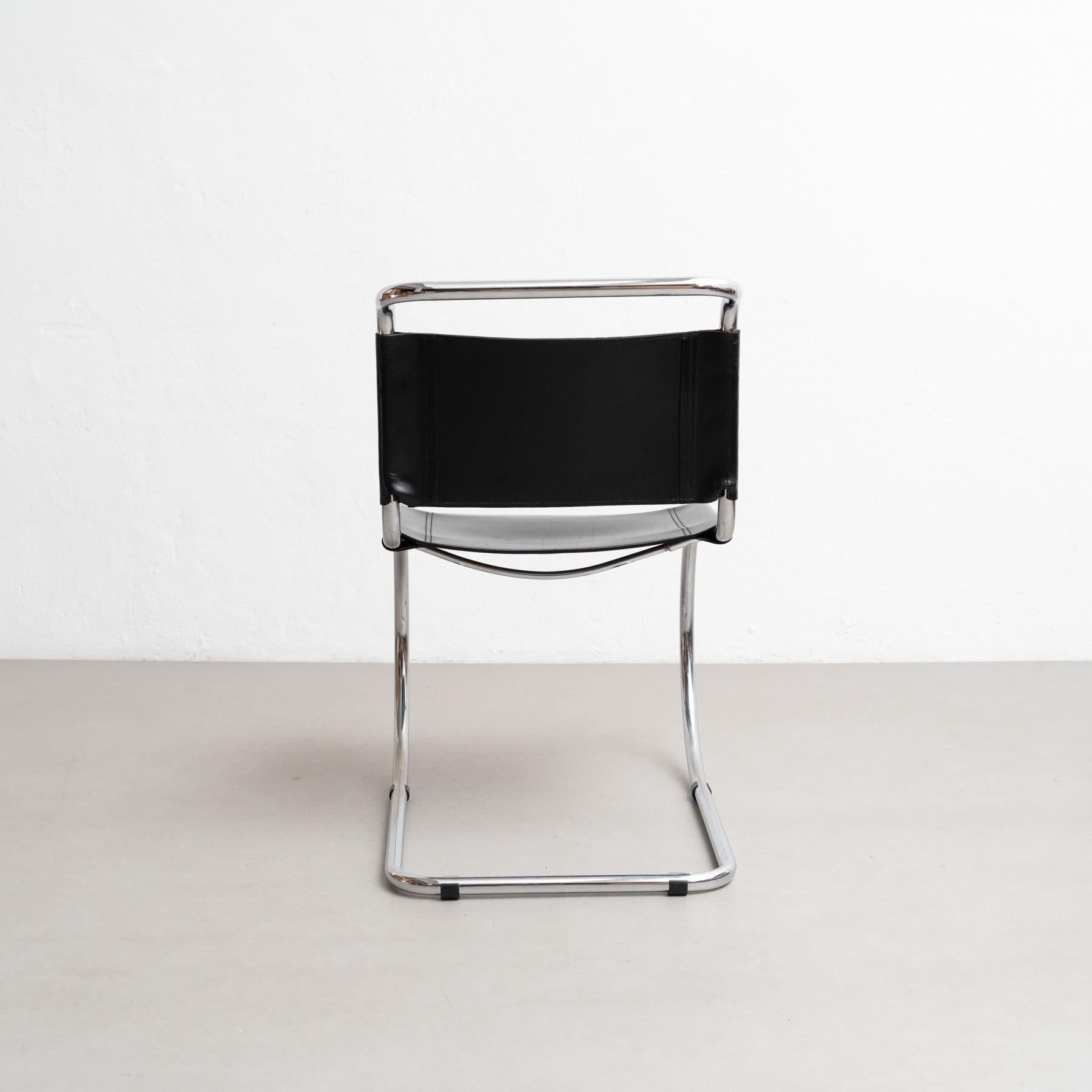 Mies van der Rohe MR10 Sessel aus schwarzem Leder, um 1960 (Stahl) im Angebot
