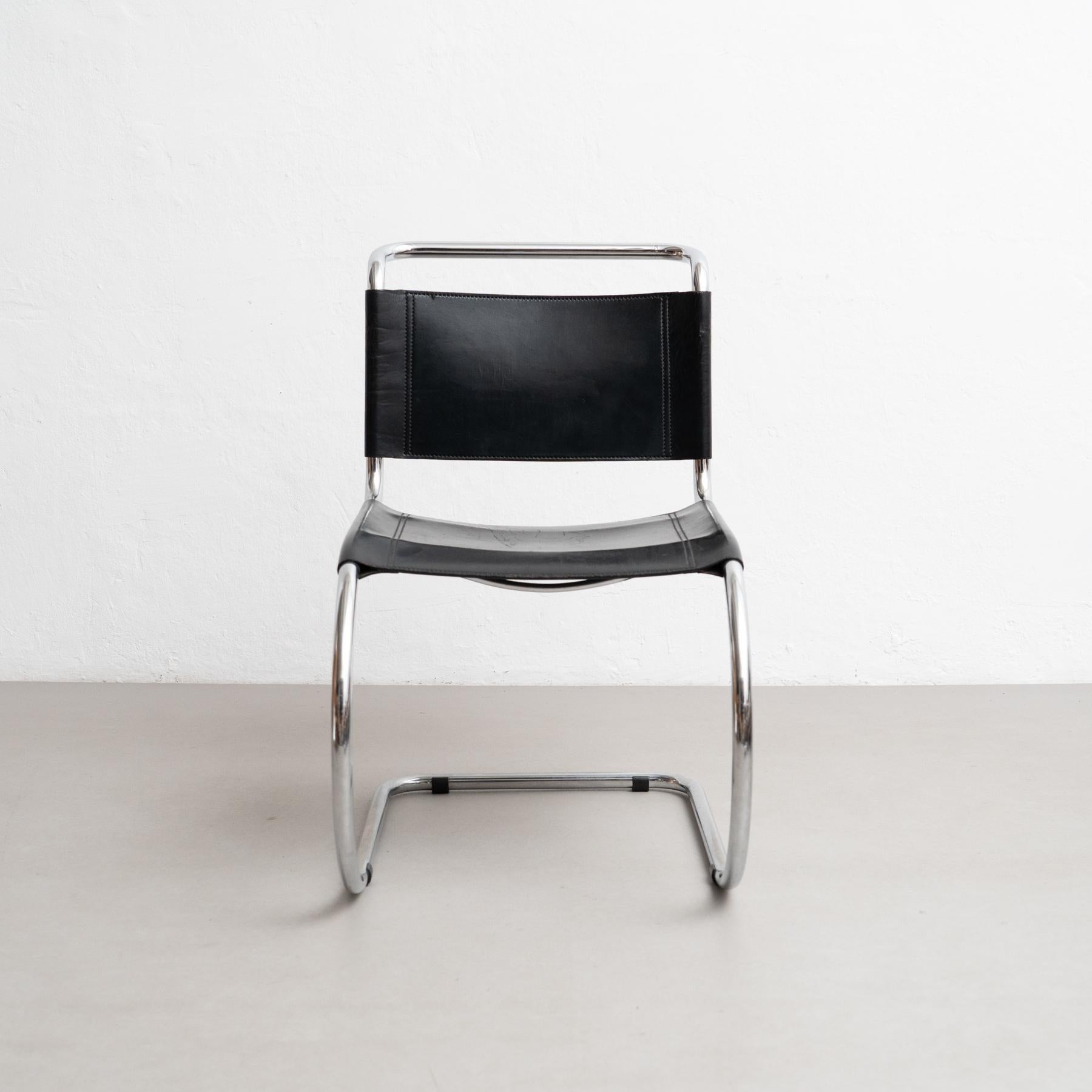 Mies van der Rohe MR10 Sessel aus schwarzem Leder, um 1960 im Angebot 1