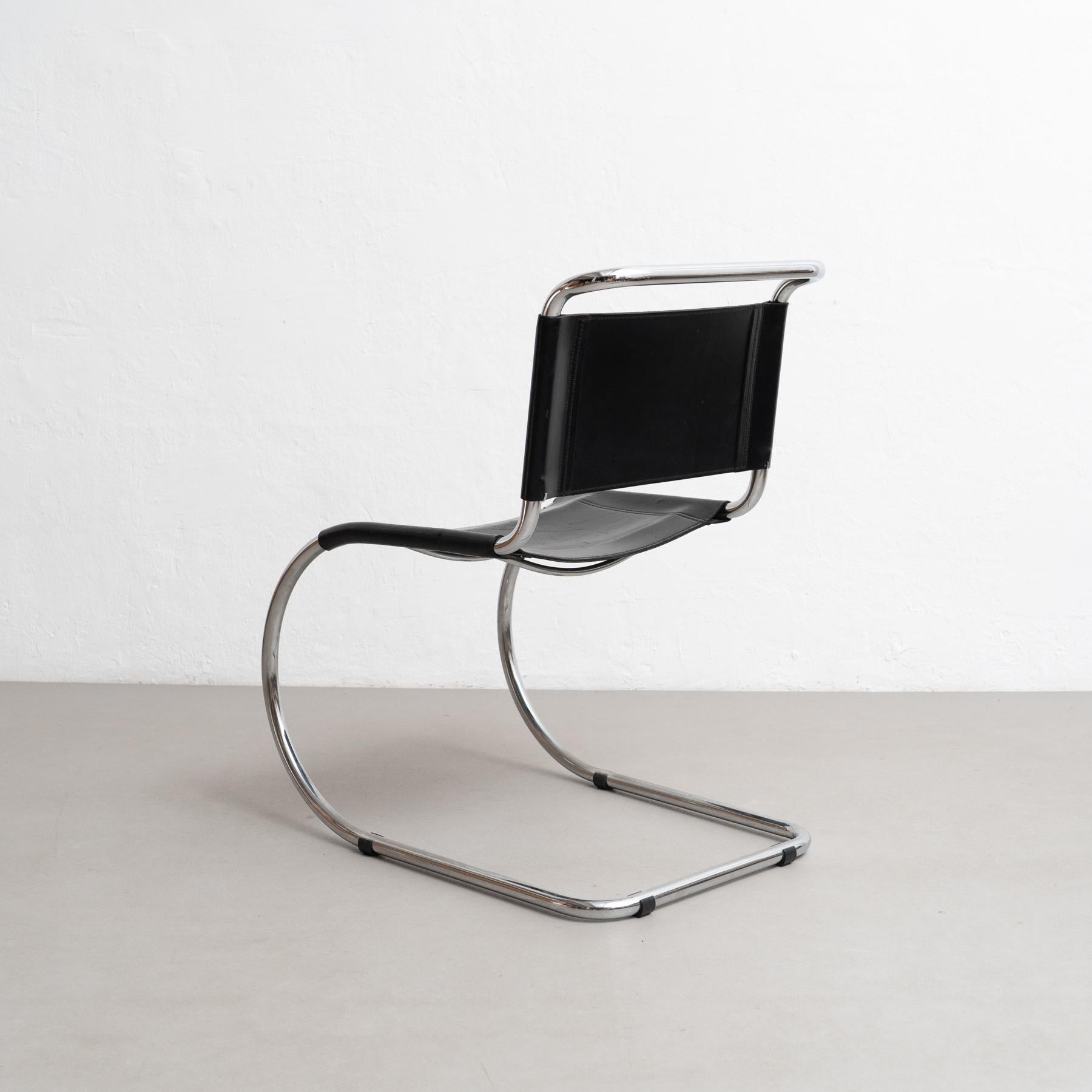Mies van der Rohe MR10 Black Leather Easy Chair, circa 1960 For Sale 1