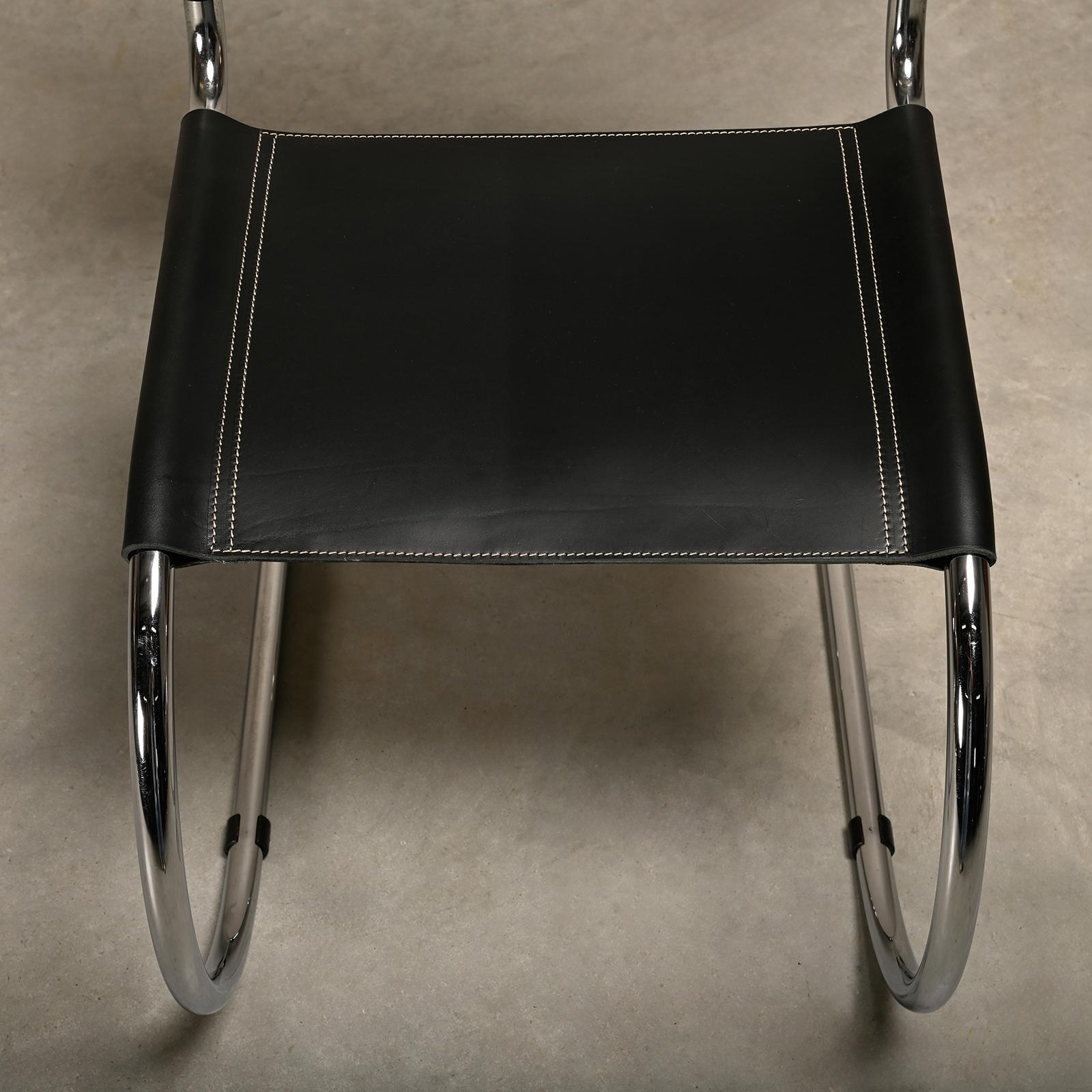 Sillas cantilever Mies Van Der Rohe MR10 de cuero negro para Fasem, Italia 4