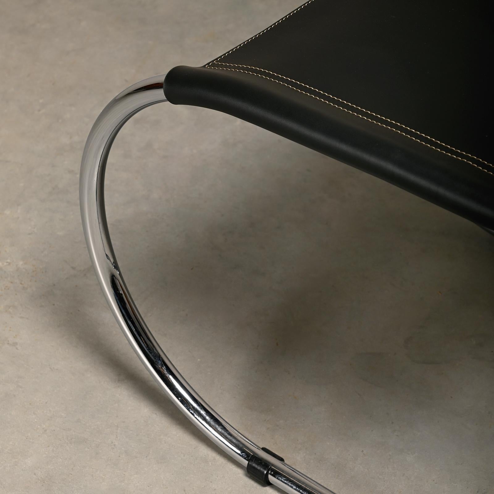 Sillas cantilever Mies Van Der Rohe MR10 de cuero negro para Fasem, Italia 11