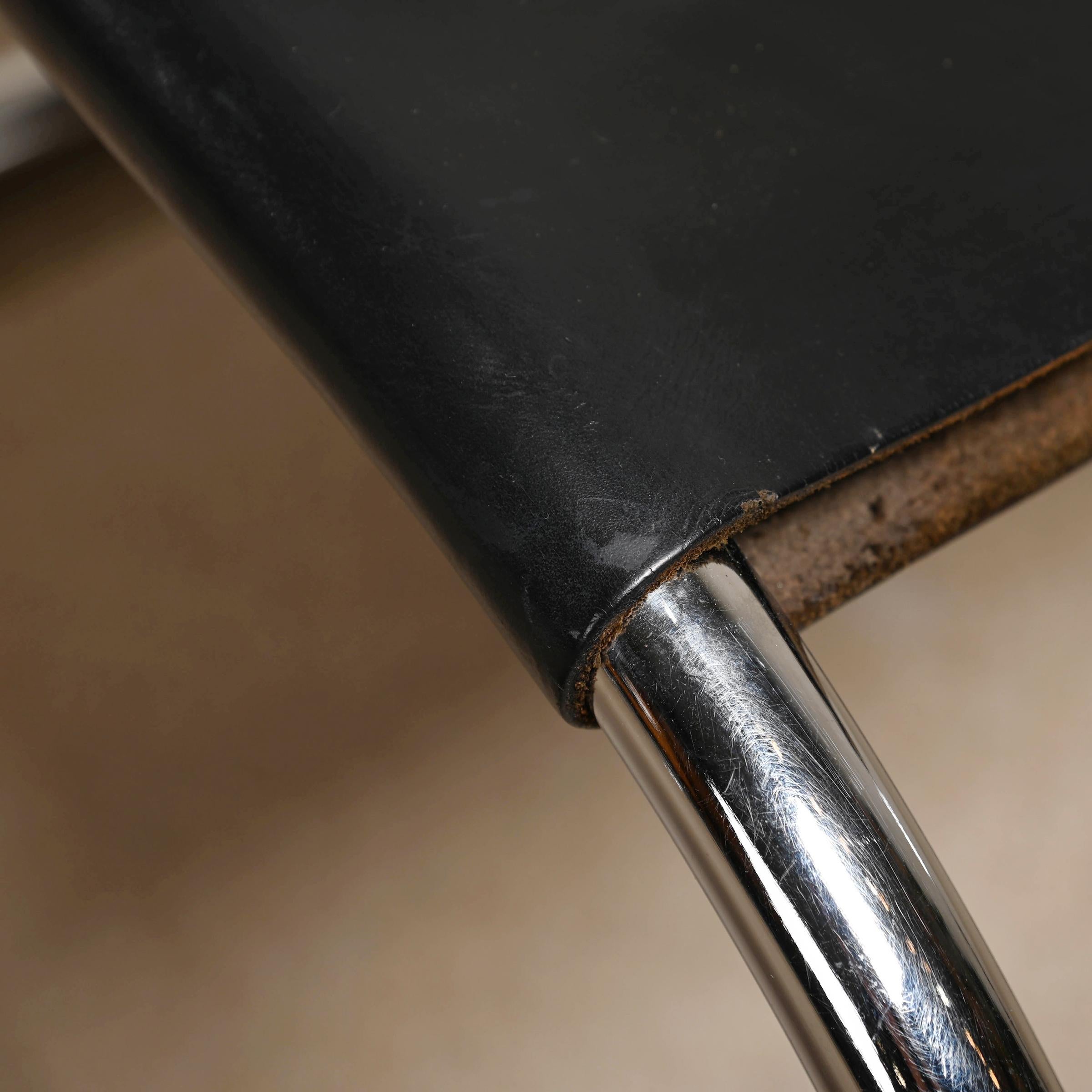 Chaises cantilever Mr10 en cuir noir Mies Van Der Rohe pour Gavina 5