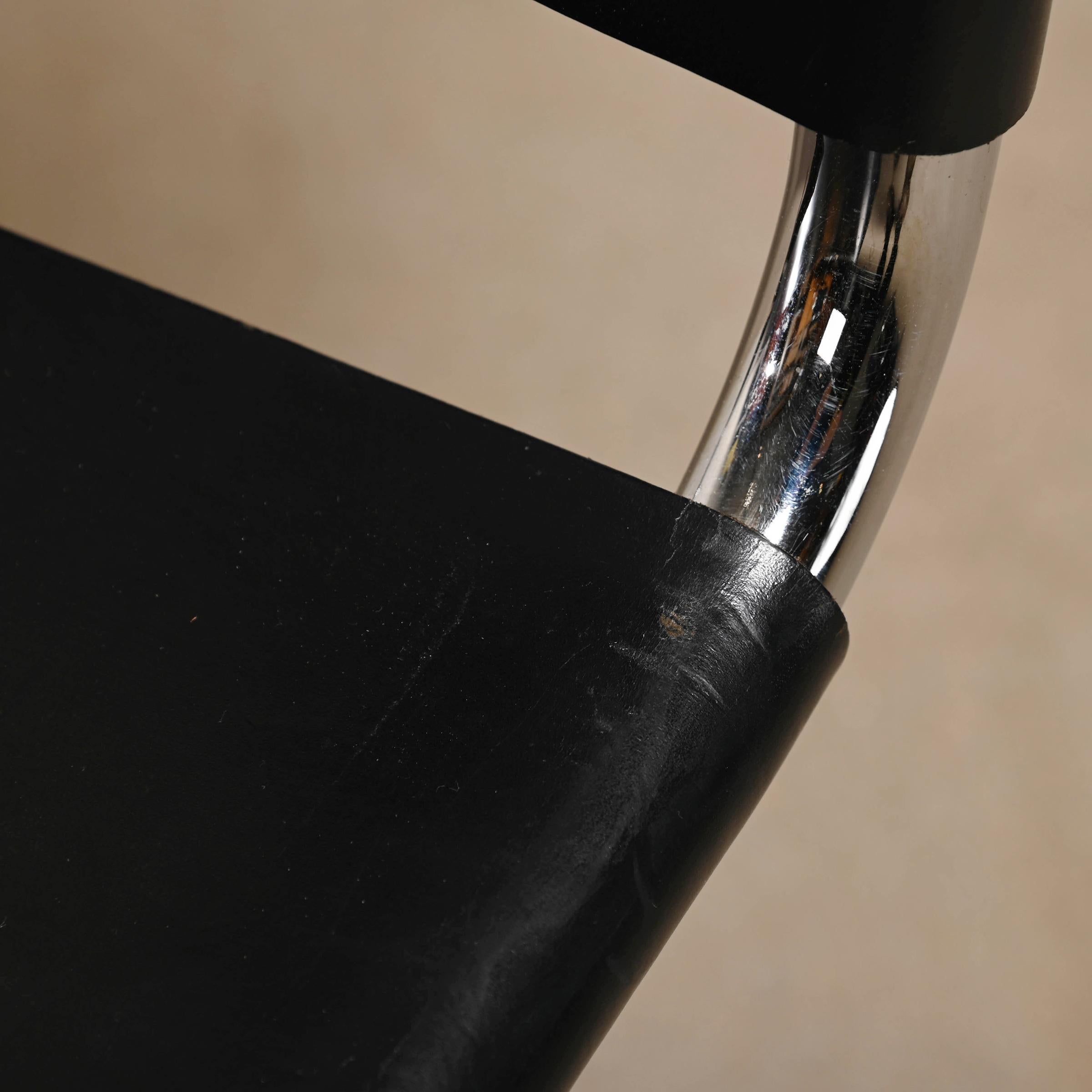 Chaises cantilever Mr10 en cuir noir Mies Van Der Rohe pour Gavina 1